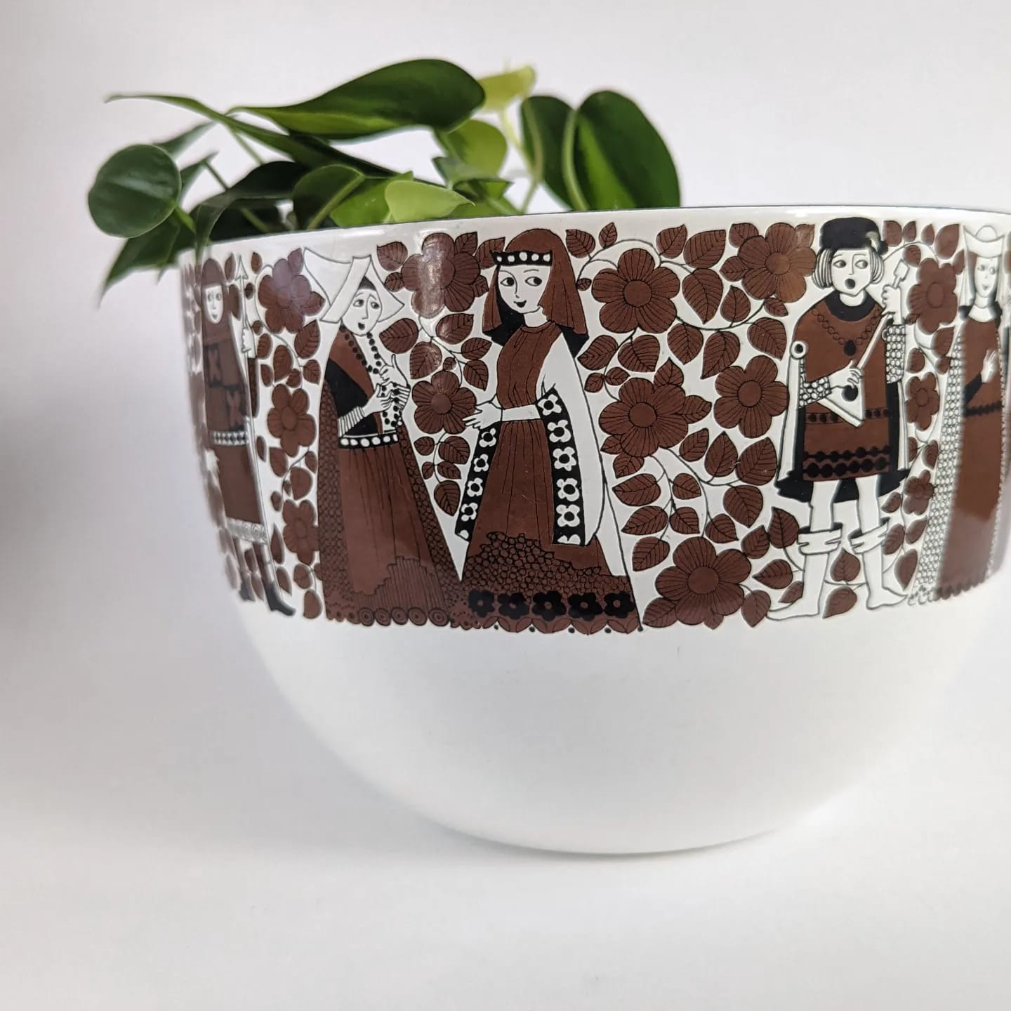 Kai Frank Arabia Enamel Bowl Find in Burnsville, MN