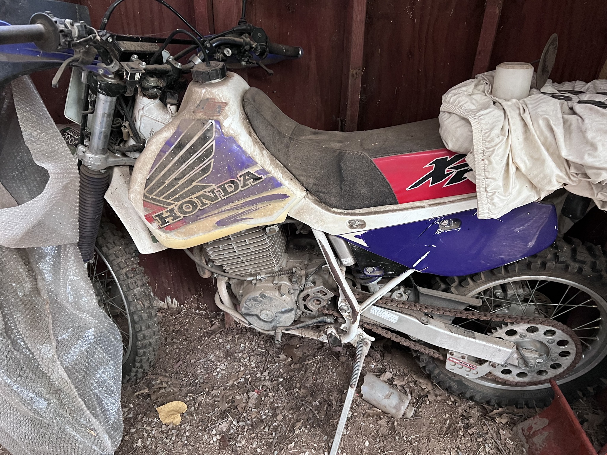 I dug out my 96 XR400 1/6 scale model to show you guys . Love my 