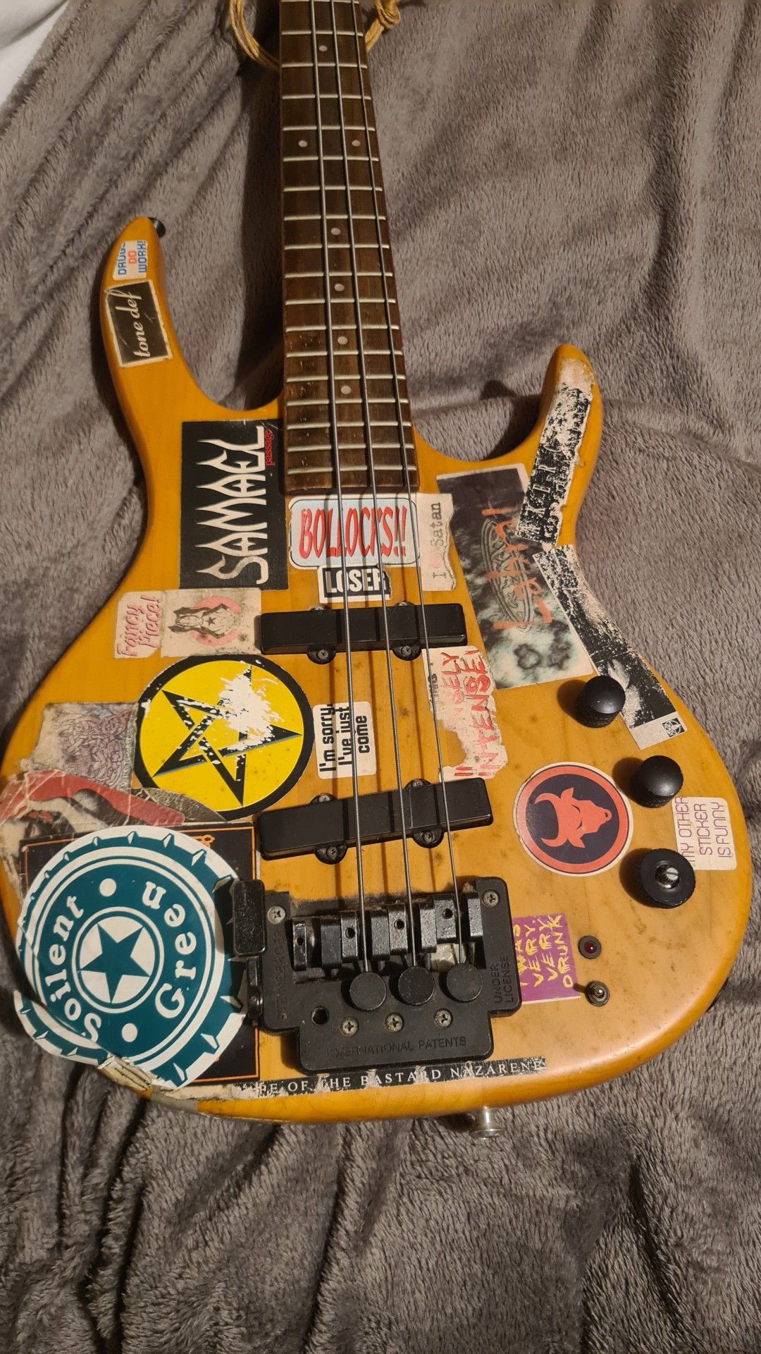New '90s Hohner B Bass in walnut finish