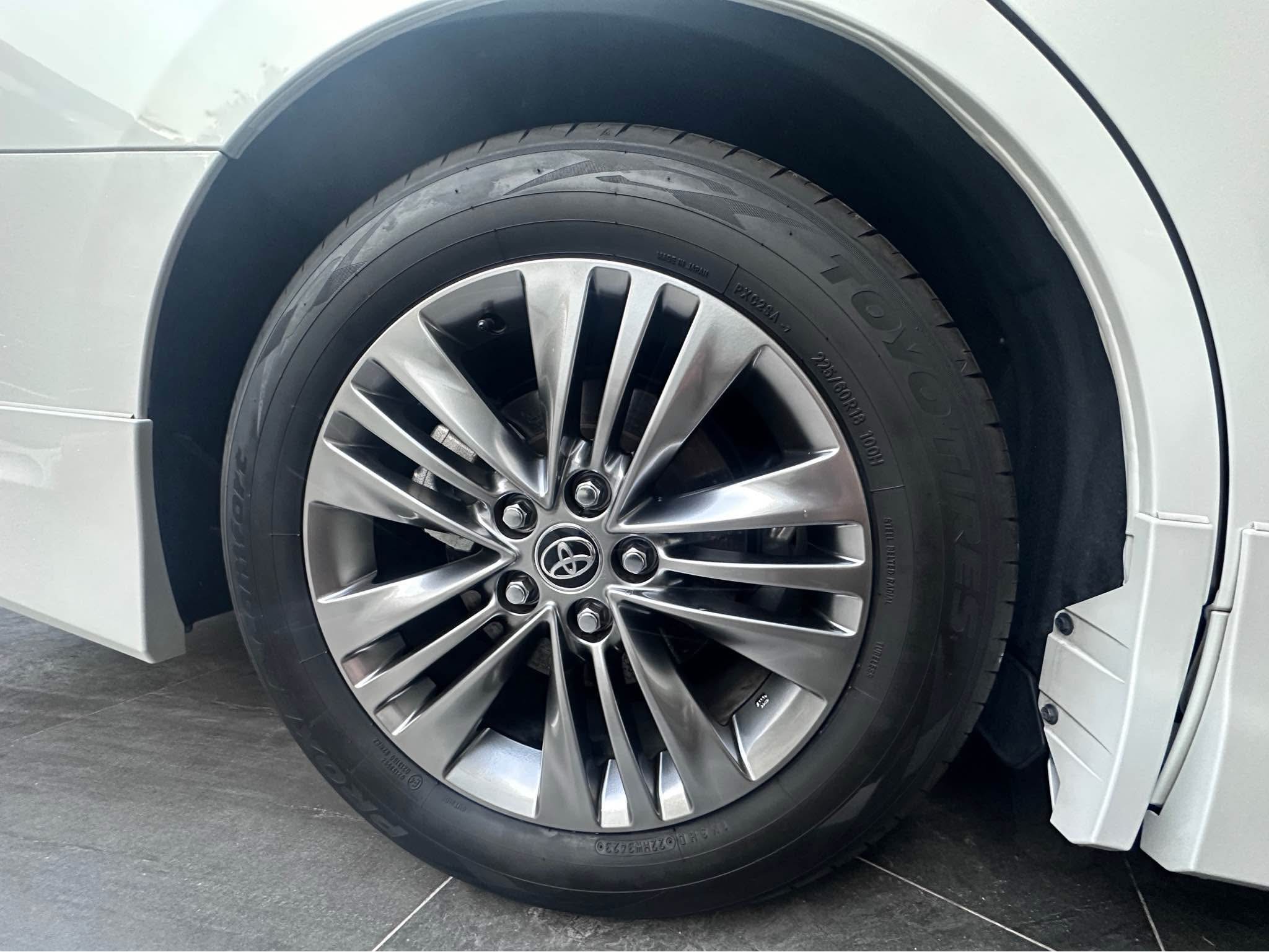 Toyota Alphard AGH 40 Original 18inch rims PCD120 with Toyo tyres 