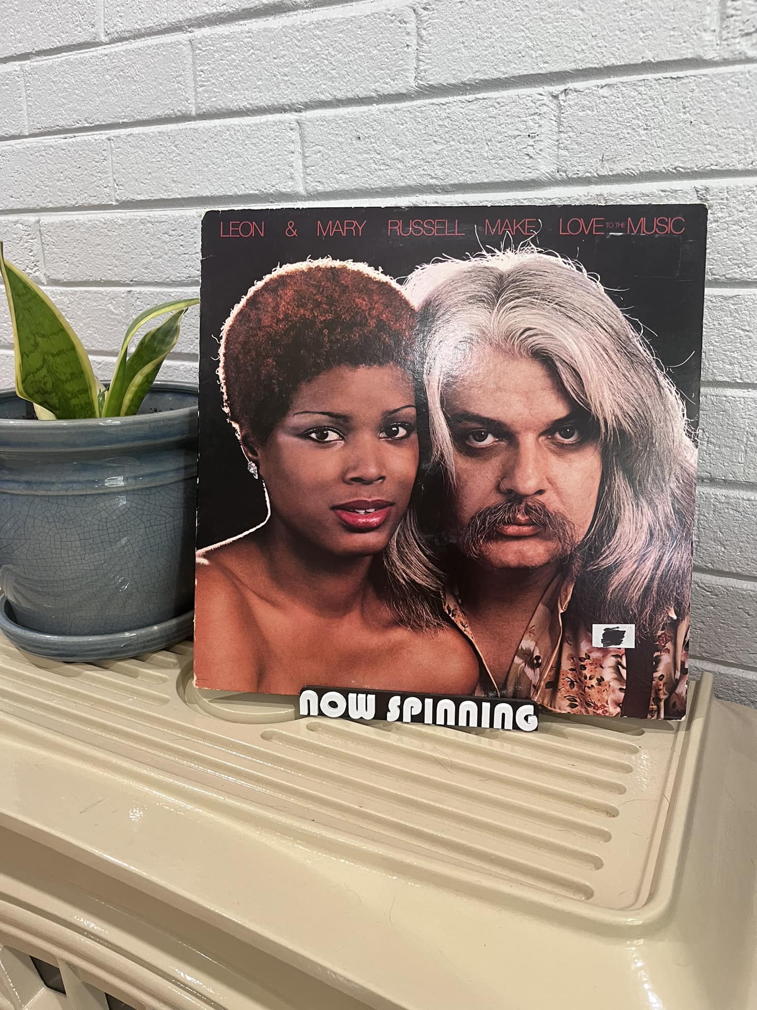 New to my collection. Leon and Mary Russell - Make Love to Music 