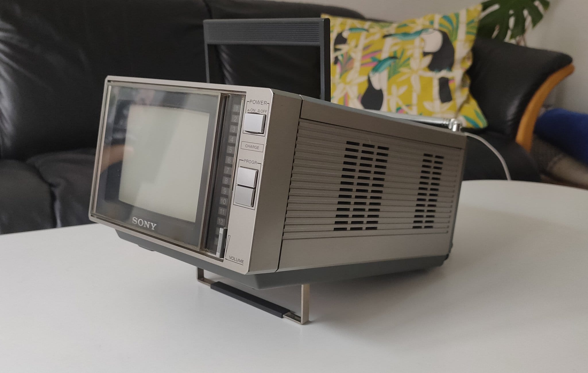 The beautiful 1980's Sony Trinitron KV-6000 BE Portable 5