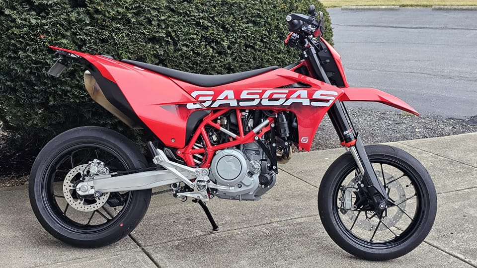 GasGas SM 700 | J’ai mis des pirelli mt 60 pour semi off road, et j’ai ...