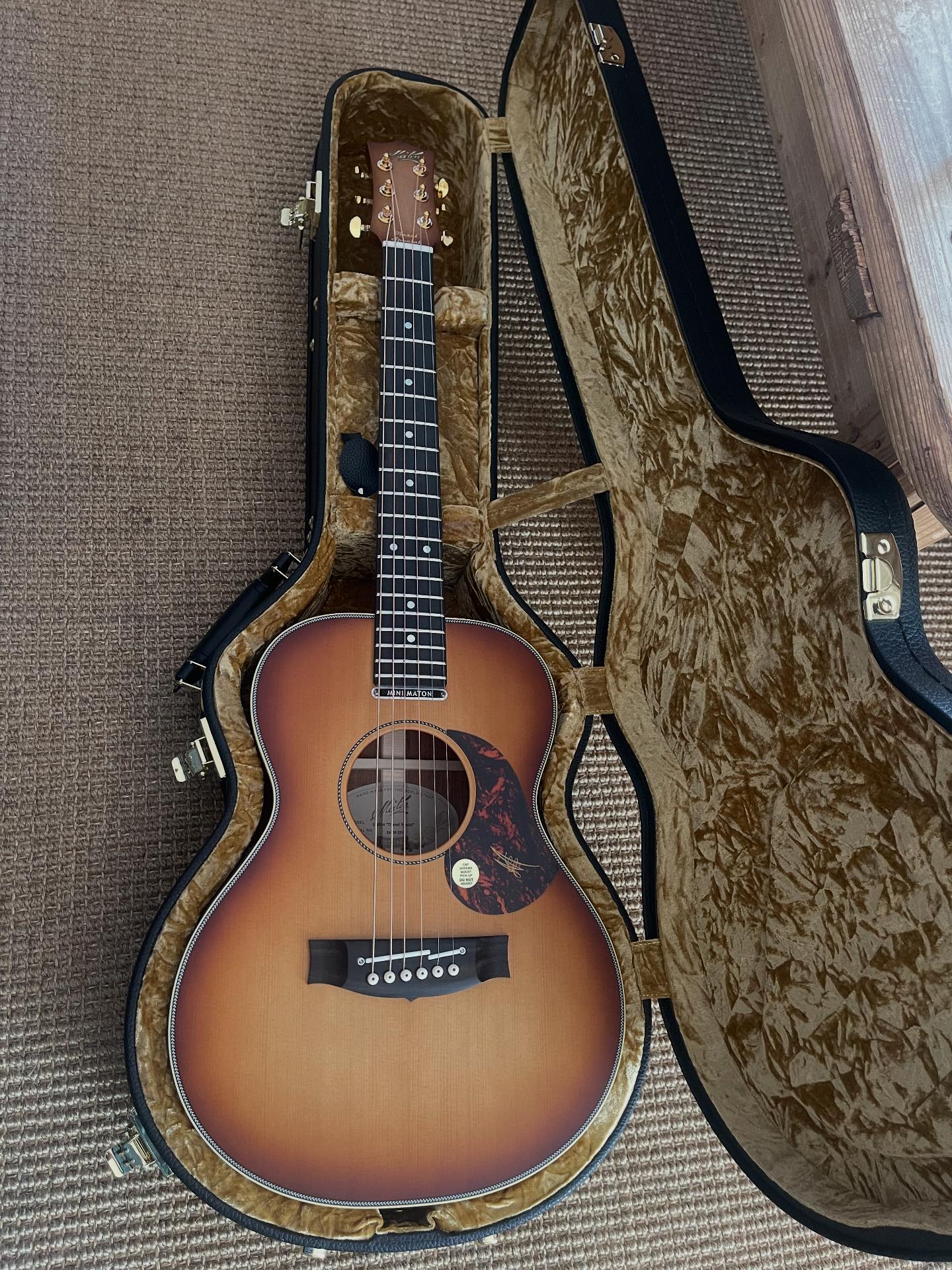 The tone Justin Johnson gets from this Maton Mini EMD 6 Diesel