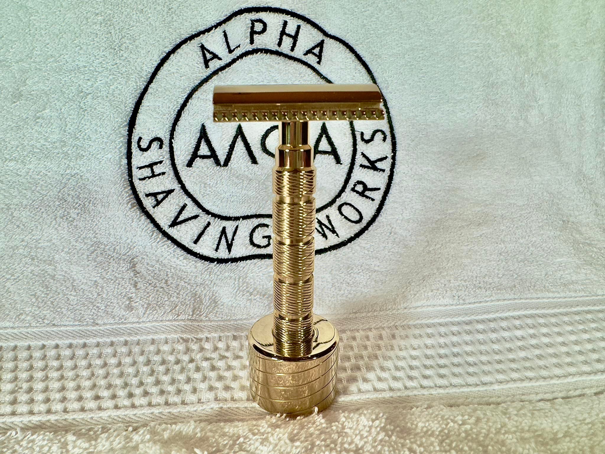 Unboxing the new Alpha Shaving Works Outlaw Evolution in Bronze 
