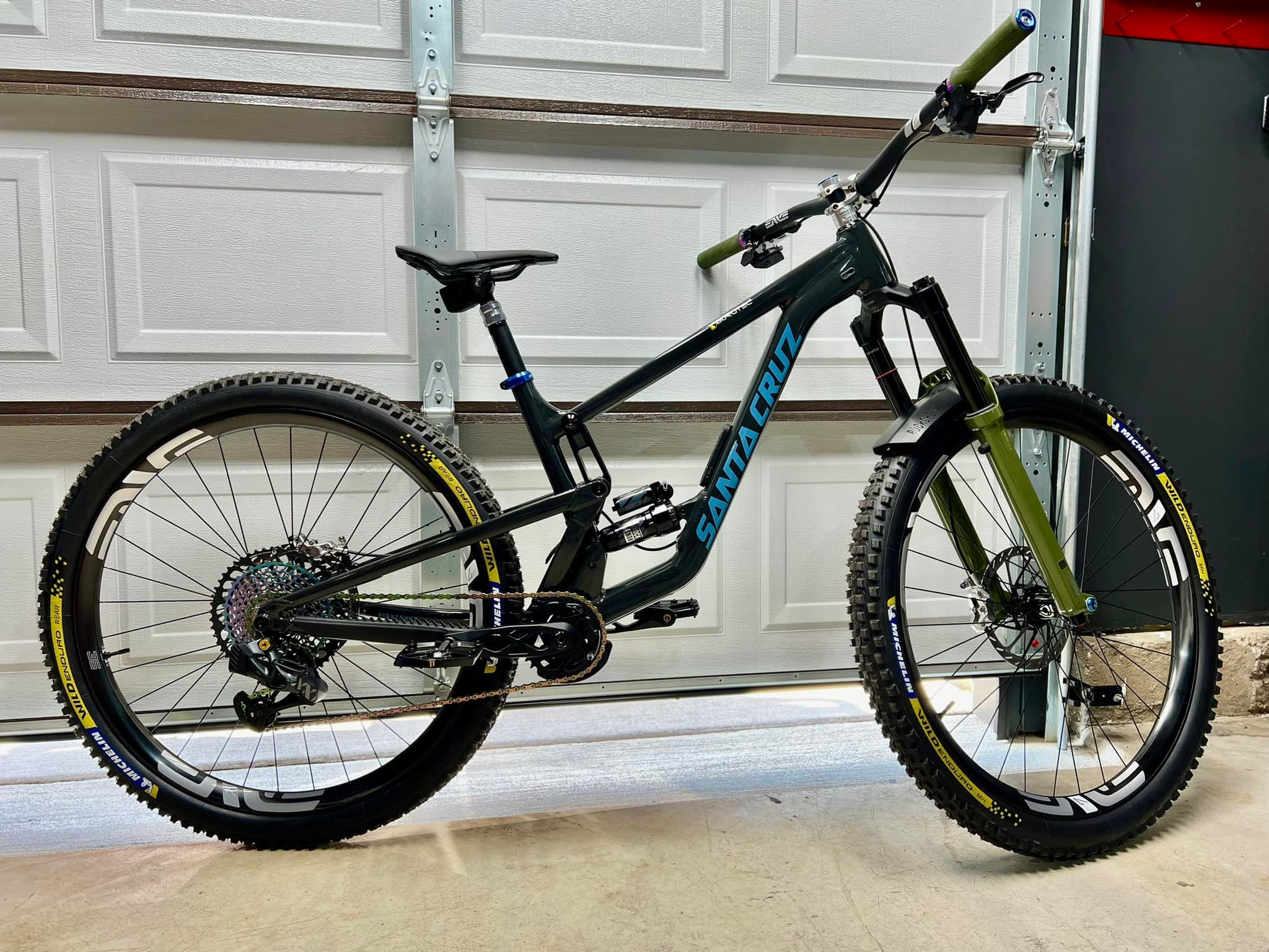 Custom Santa Cruz Megatower bike in gloss purple and rhodium silver