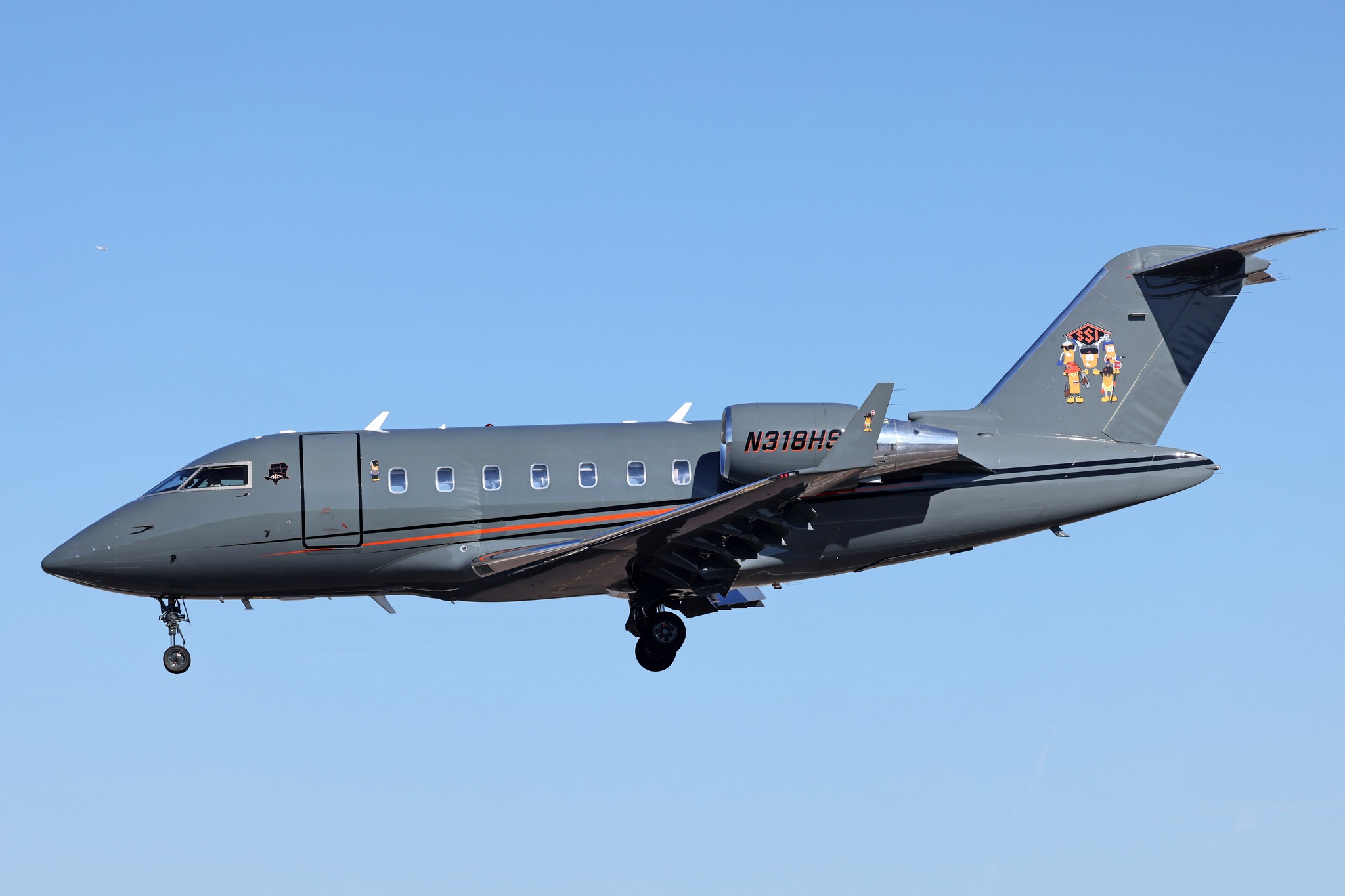 Challenger 605 N318HS landing at Scottsdale - March 21, 2024