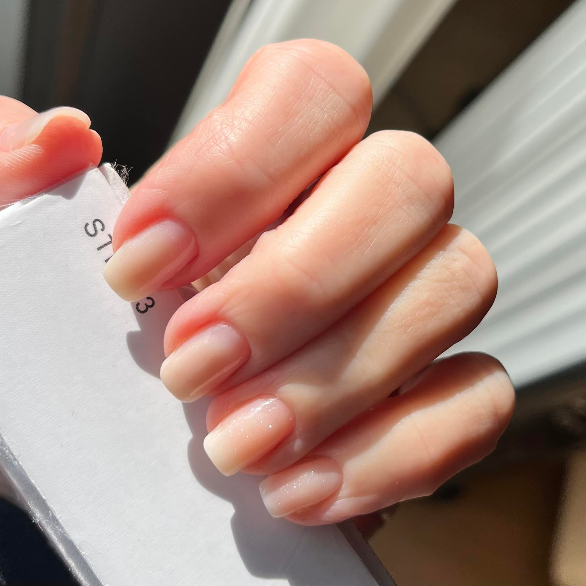 What are tips for building on thin, shell-shaped nails?