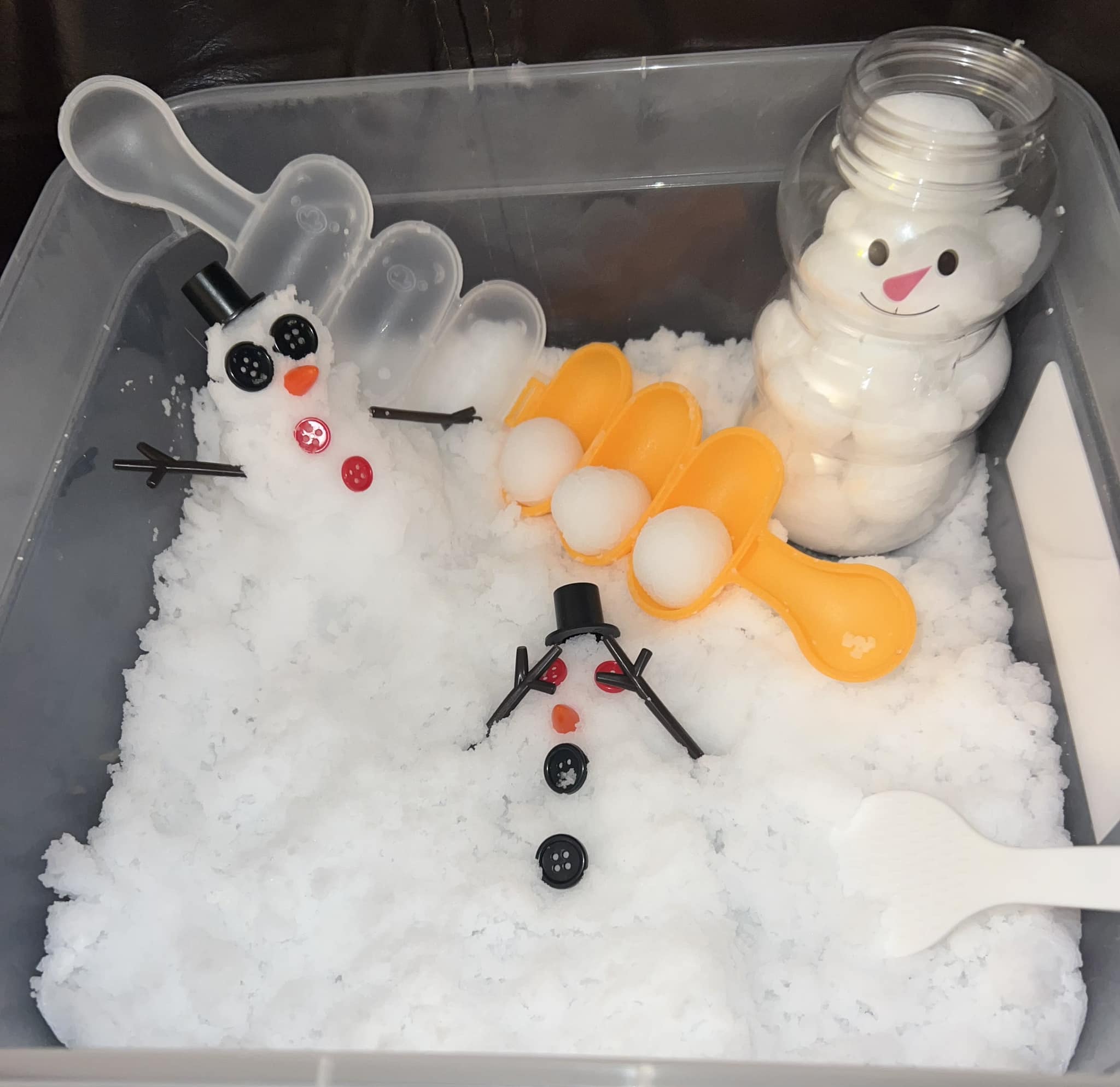 Snowmania kit with edible snowdough option
