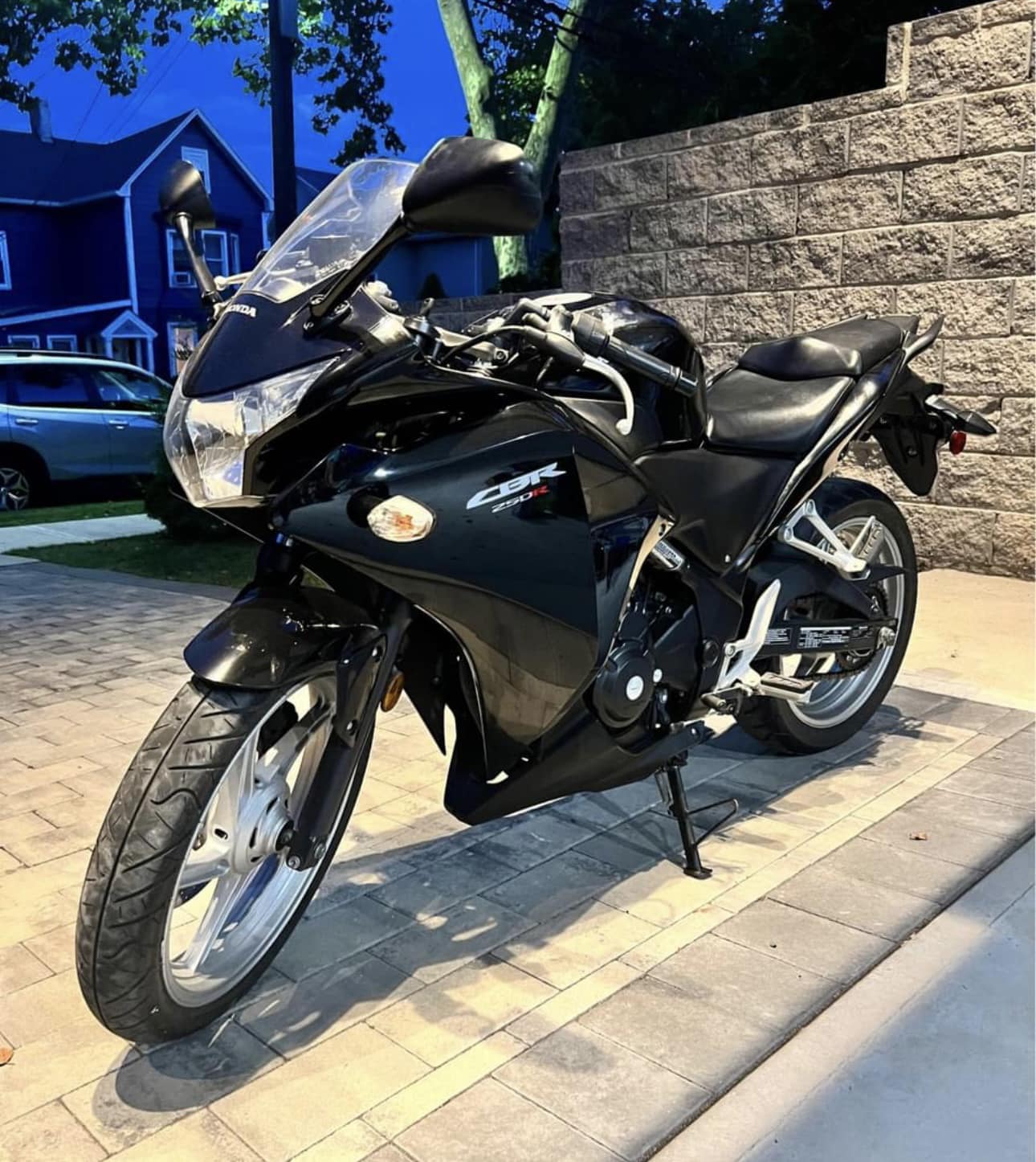Which bike is better for a first-time rider, the 2014 Honda CBR 