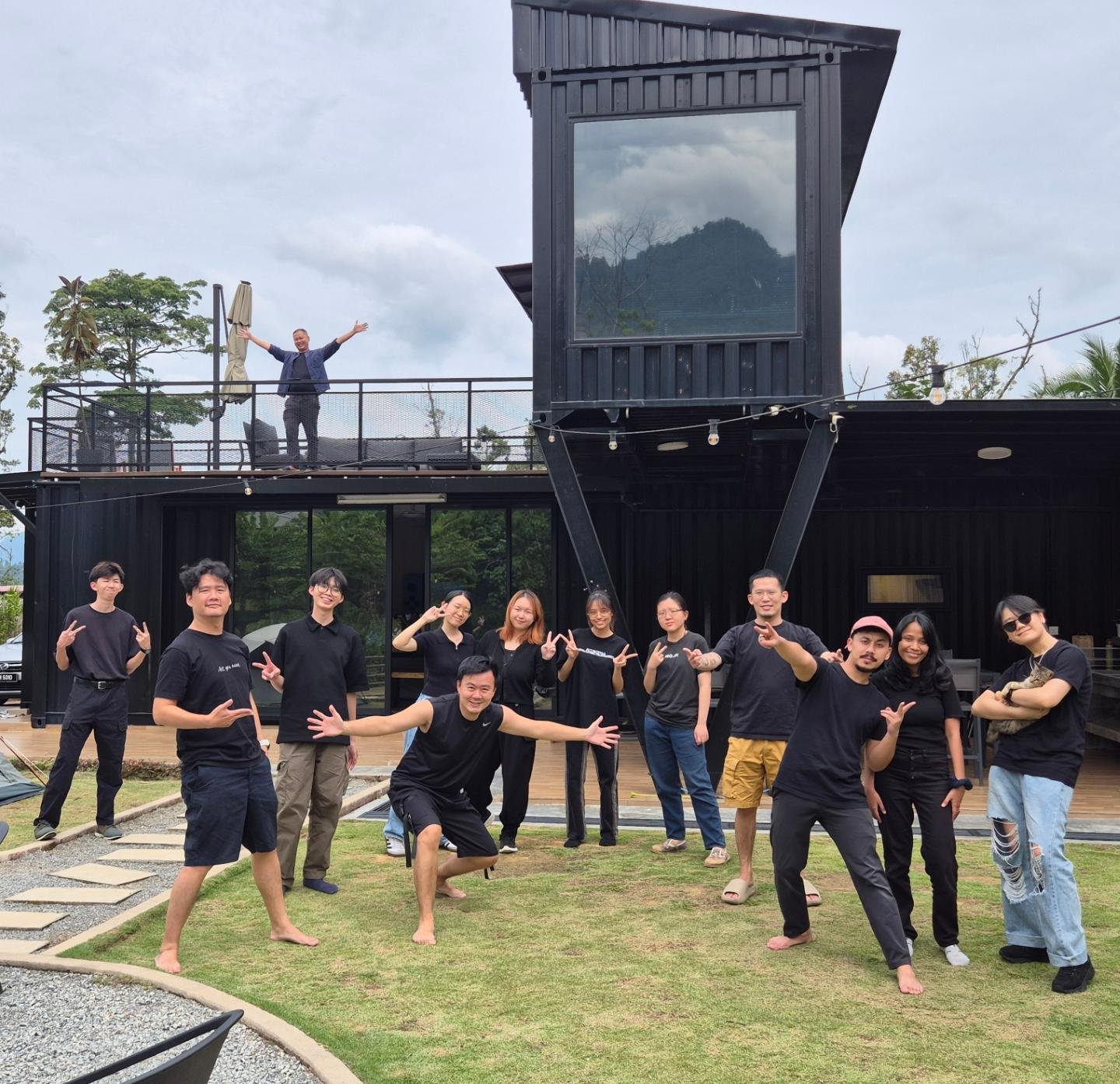 The Black Box & White Box Villa / Genting Highland Foot | Kampung Bukit ...