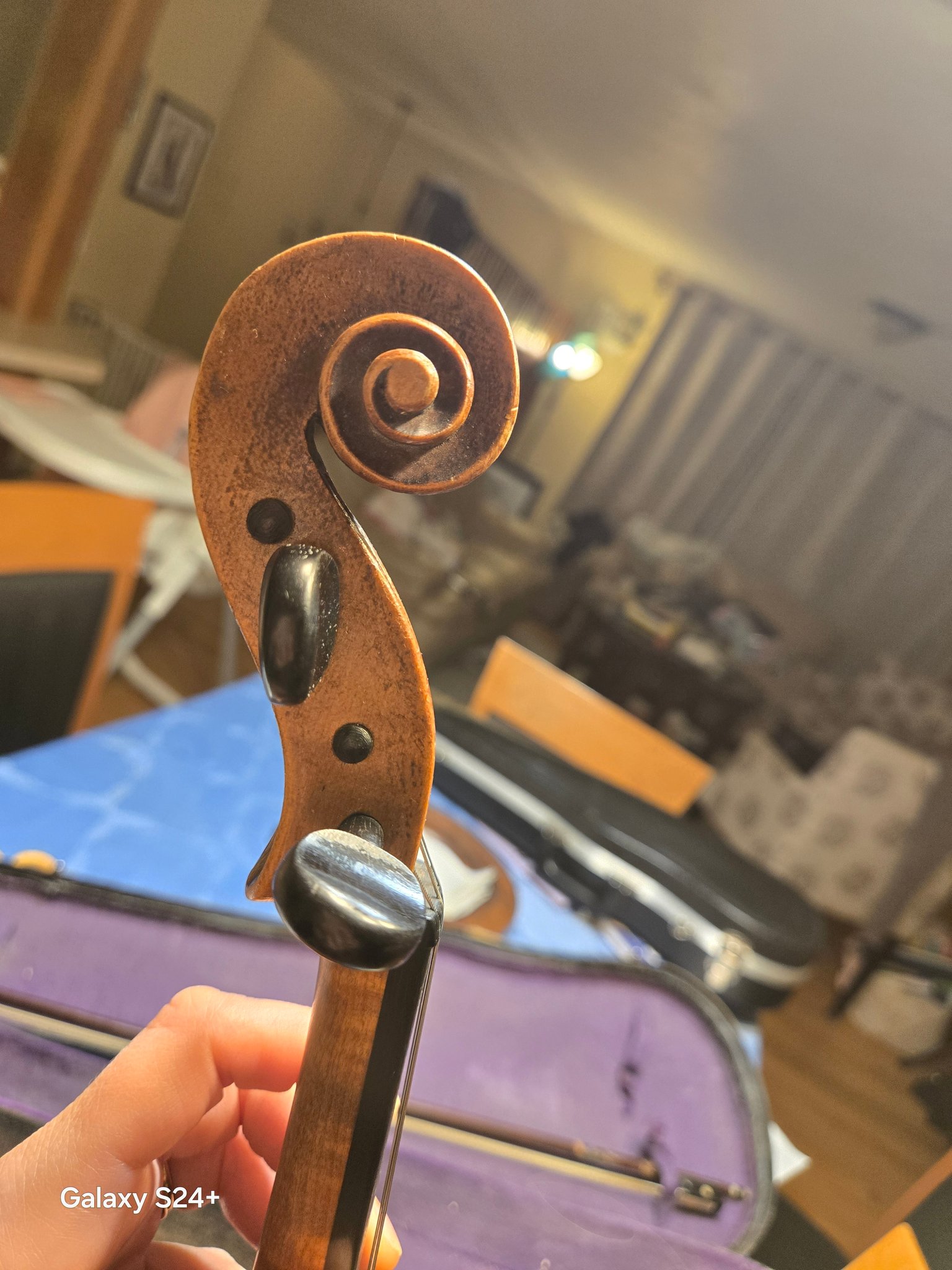 Identifying an old violin without a label?