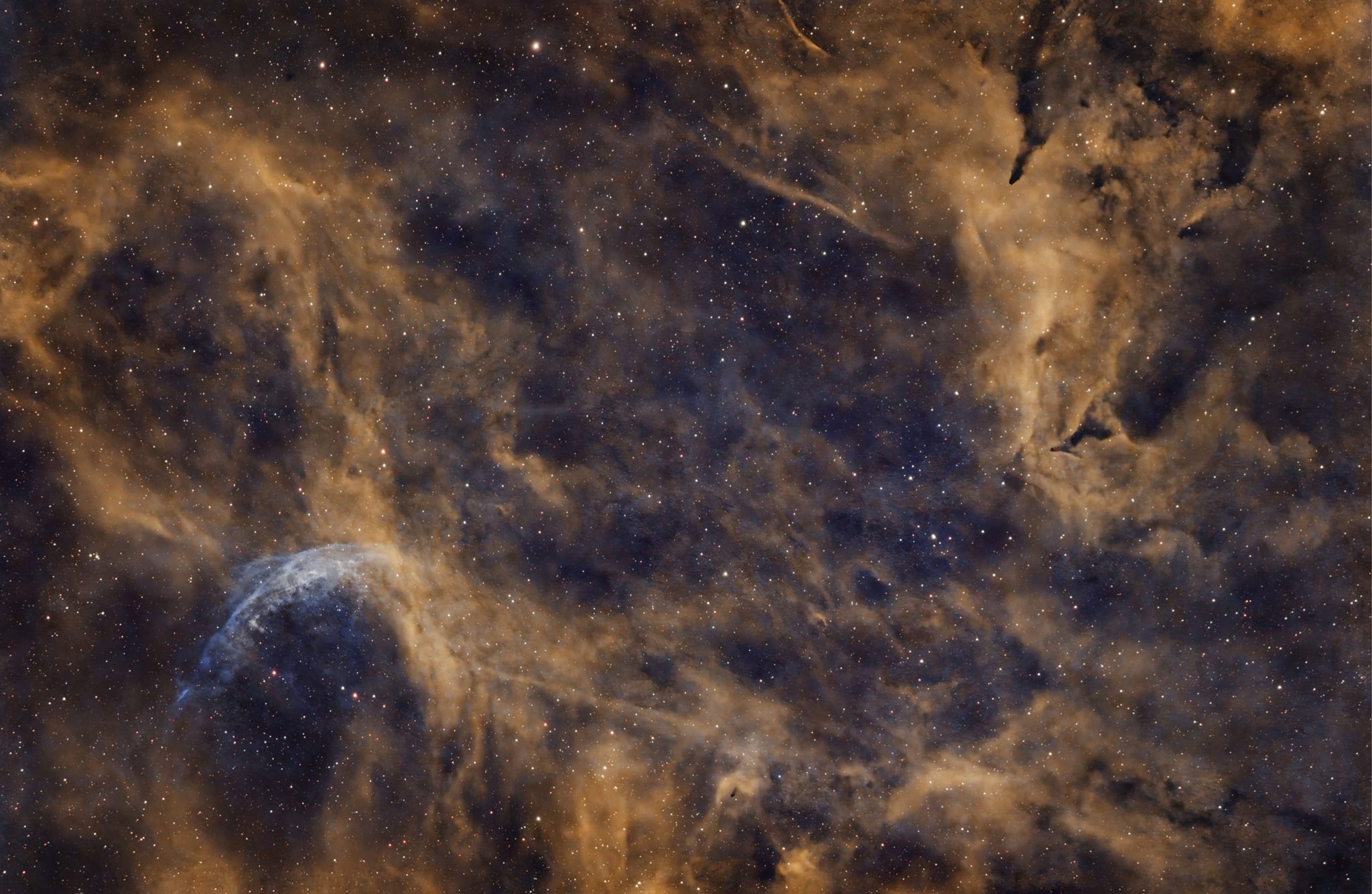 Detailed astrophotography of dark nebulae LDN 935 with William
