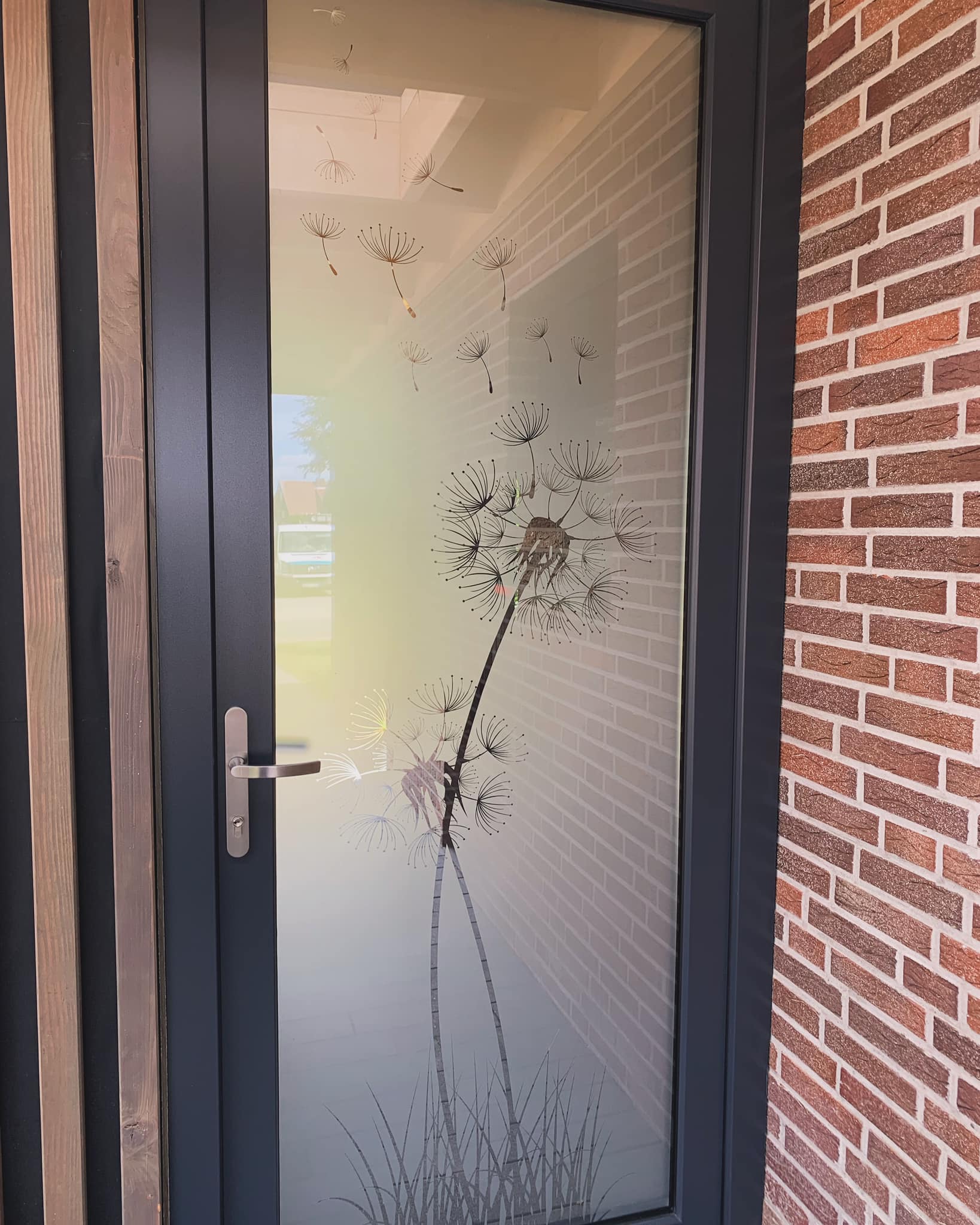 terrassentür #tür #glas #bekleben #sichtschutz #folie #glasdekorfolie #glasdekor #milchglasfolie #milchglas #pusteblume #blume #flower #plott #plotter #plotten