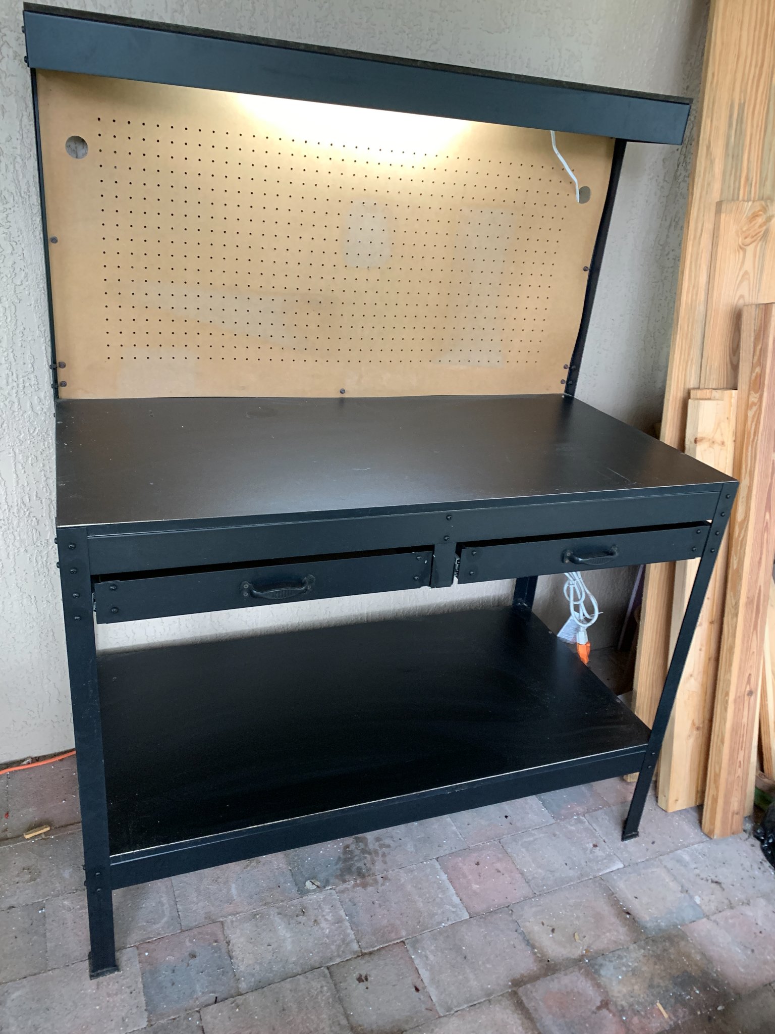 Apopka for Sale | This versatile workbench features a spacious tabletop ...