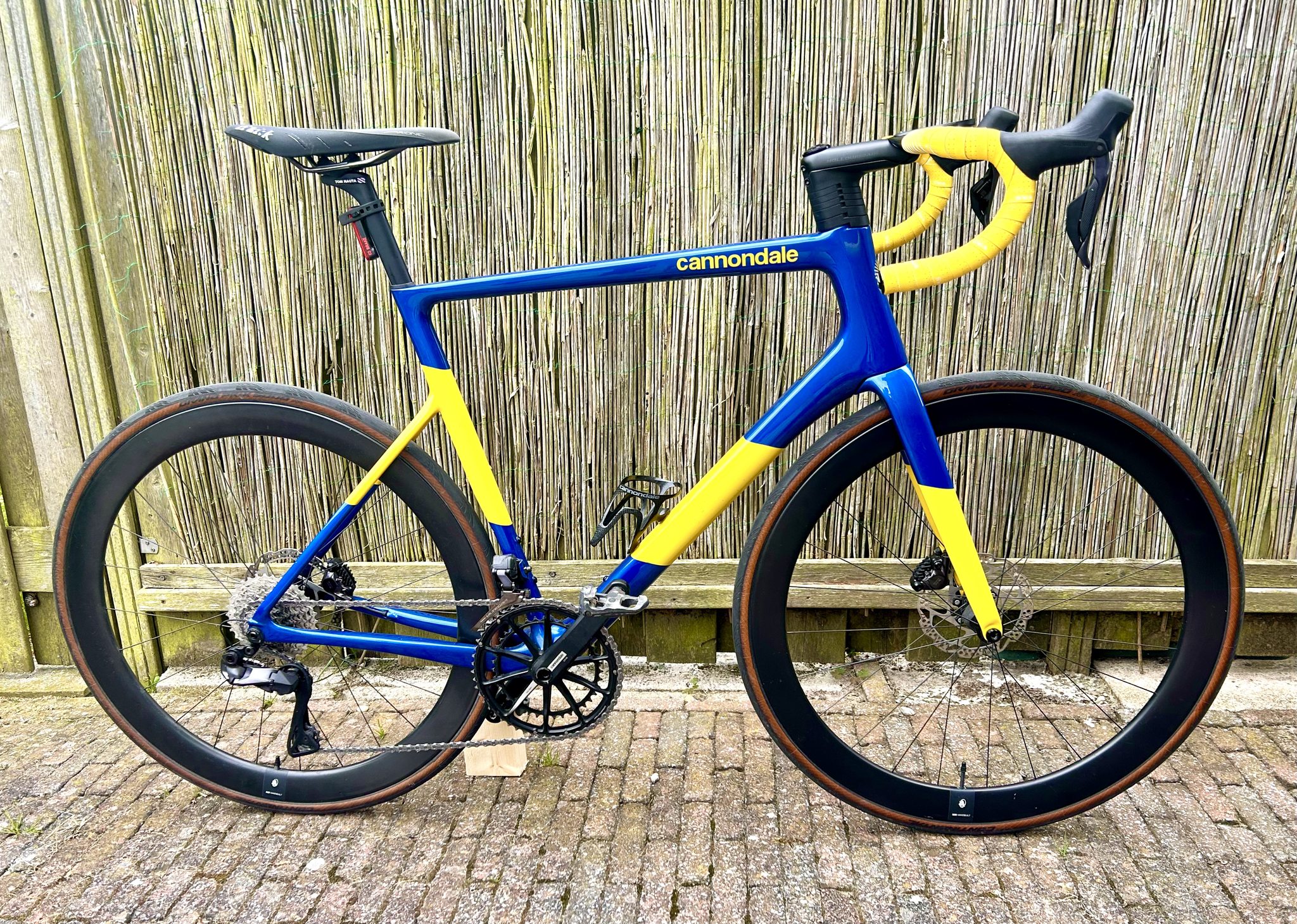 Finally my SuperSix Evo is ready. Custom paintjob and Ultegra Di2 
