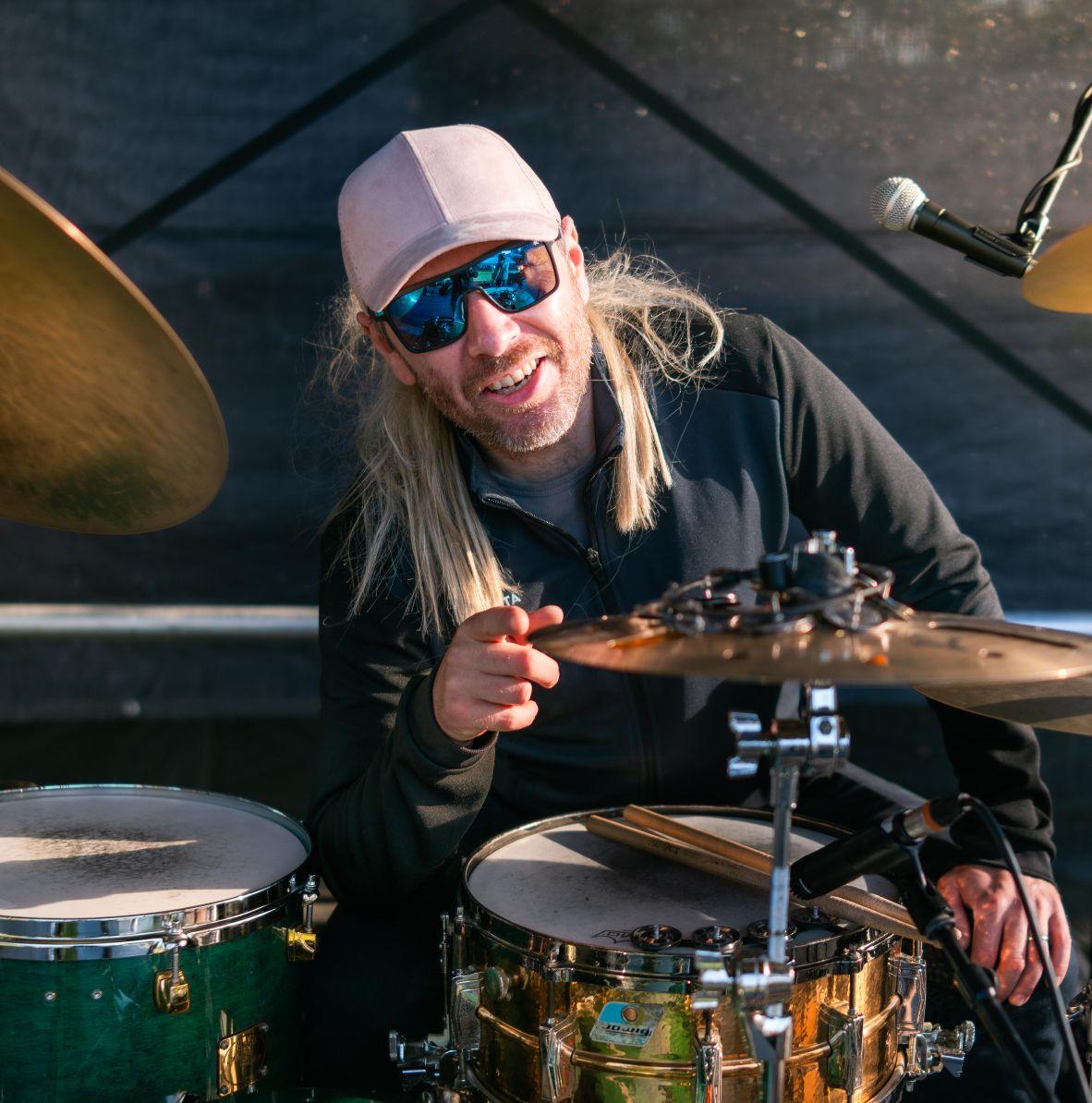 Edzengi (feat. Bernard Maseli & Linley Marthe) Introducing my new drum ...