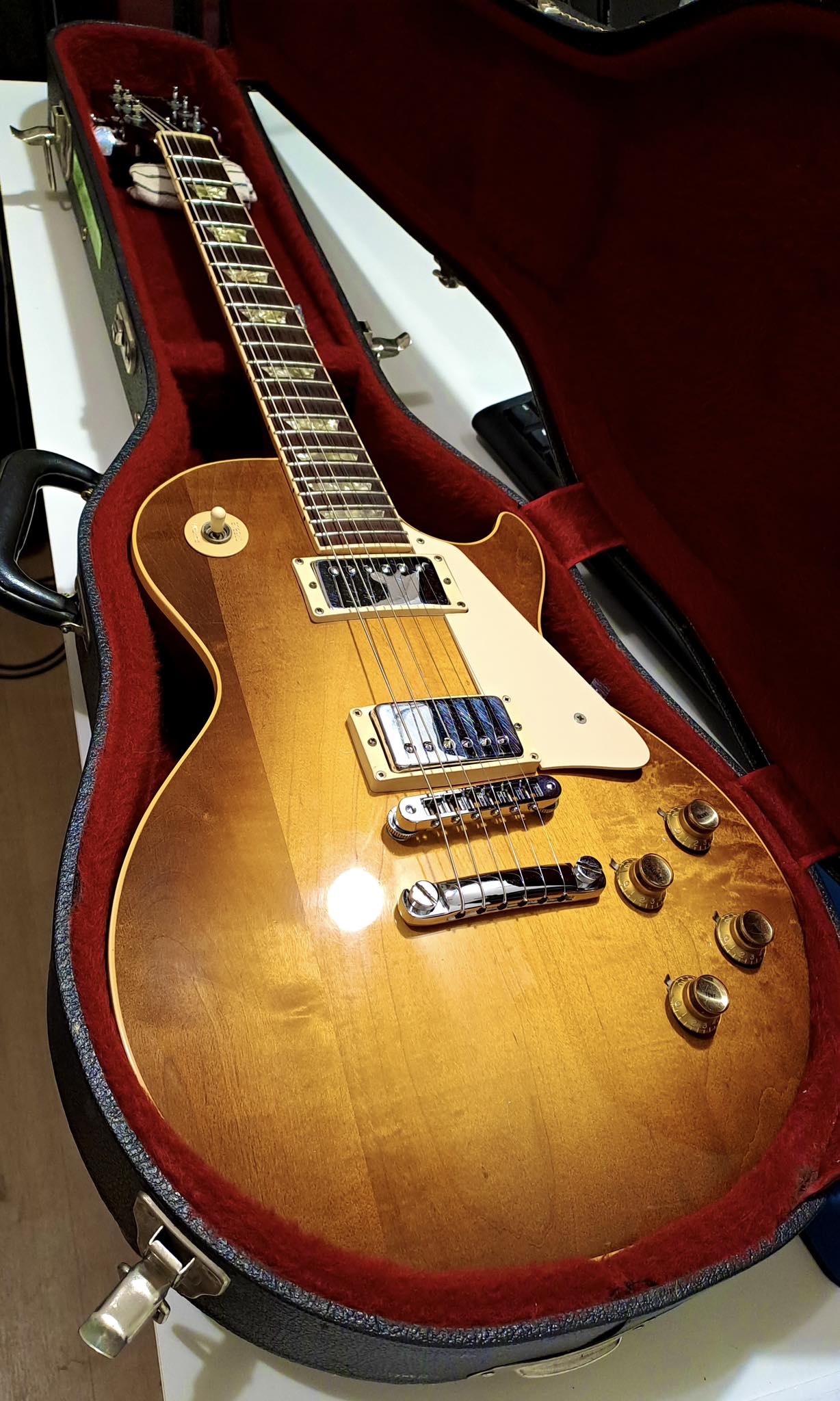 All-original 1975 „Pre-Standard“ Gibson Les Paul Deluxe with