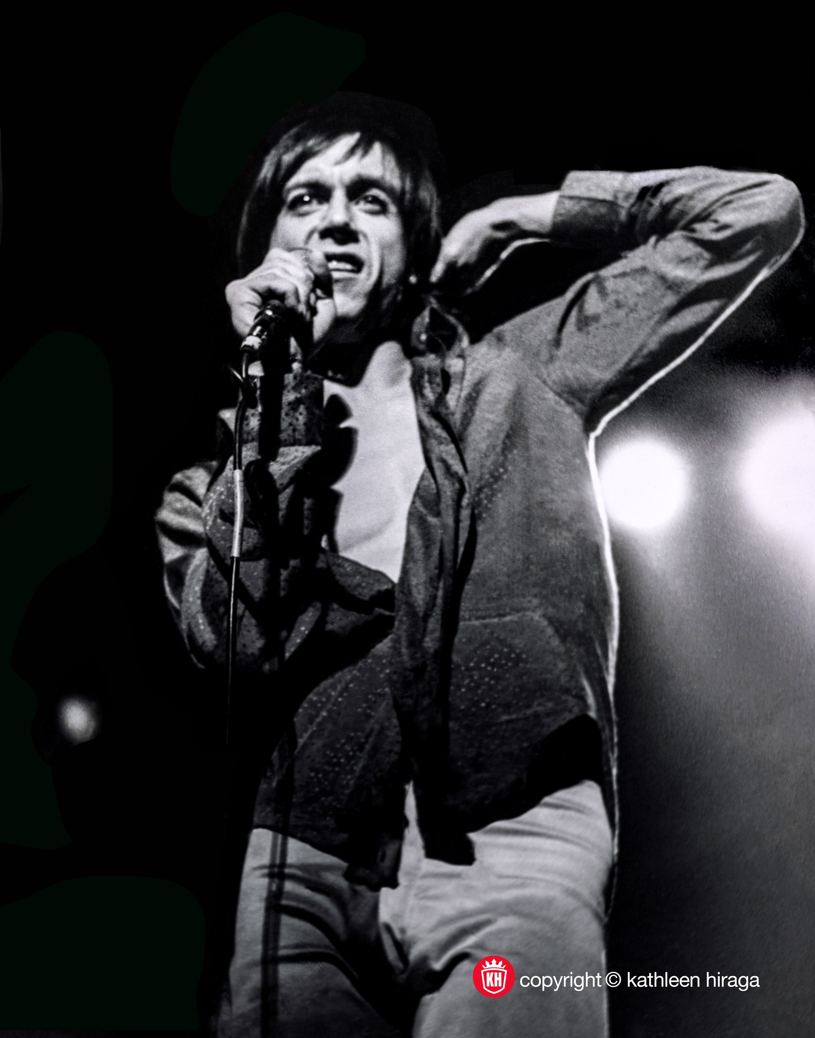 does iggy pop smoke cigarettes Rock star smokes cigarette onstage in 1973