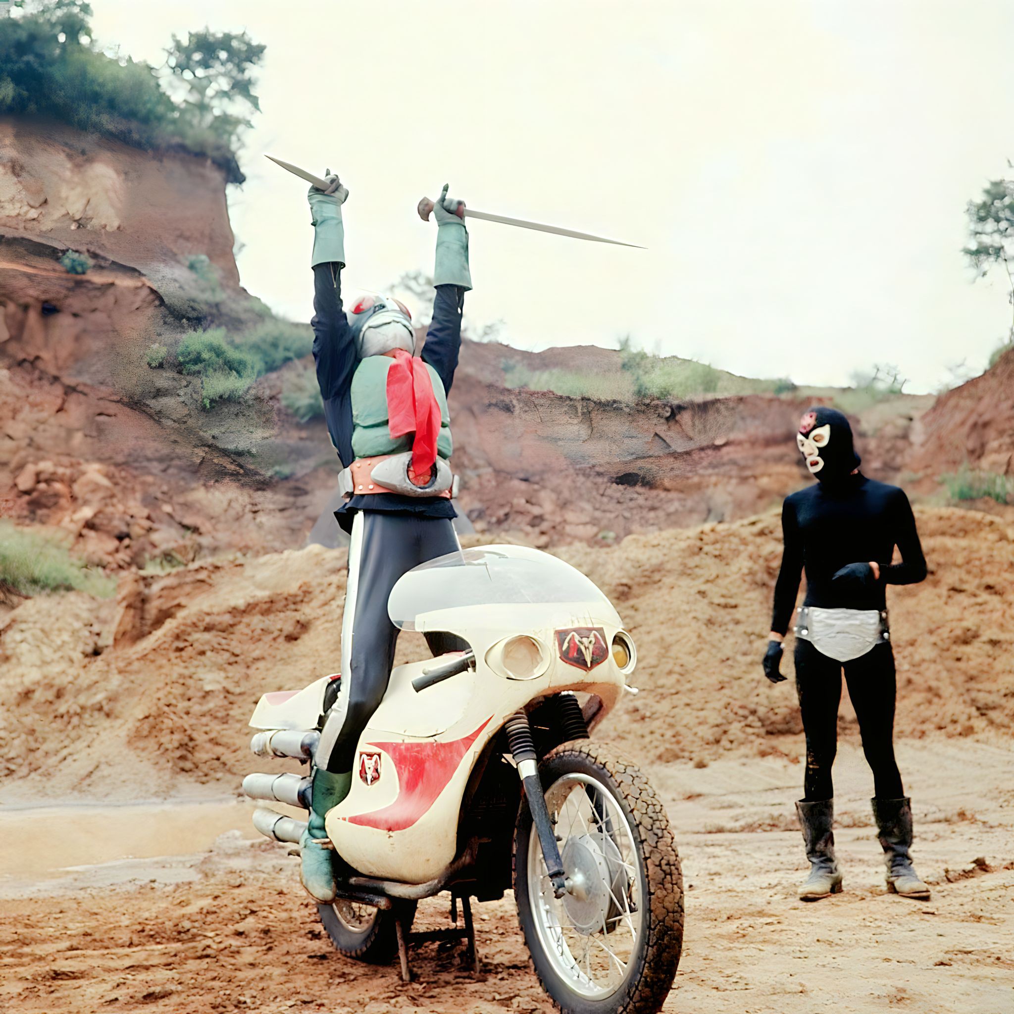 Indo - Kamen Rider Ichigo Naik motor sambil angkat pedang? Cuma dia ...