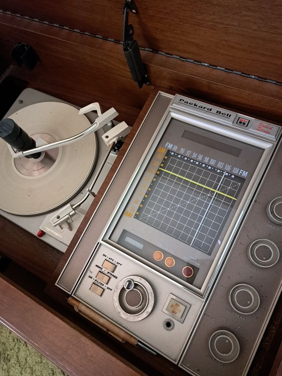 Packard Bell console from 1964 needs TLC