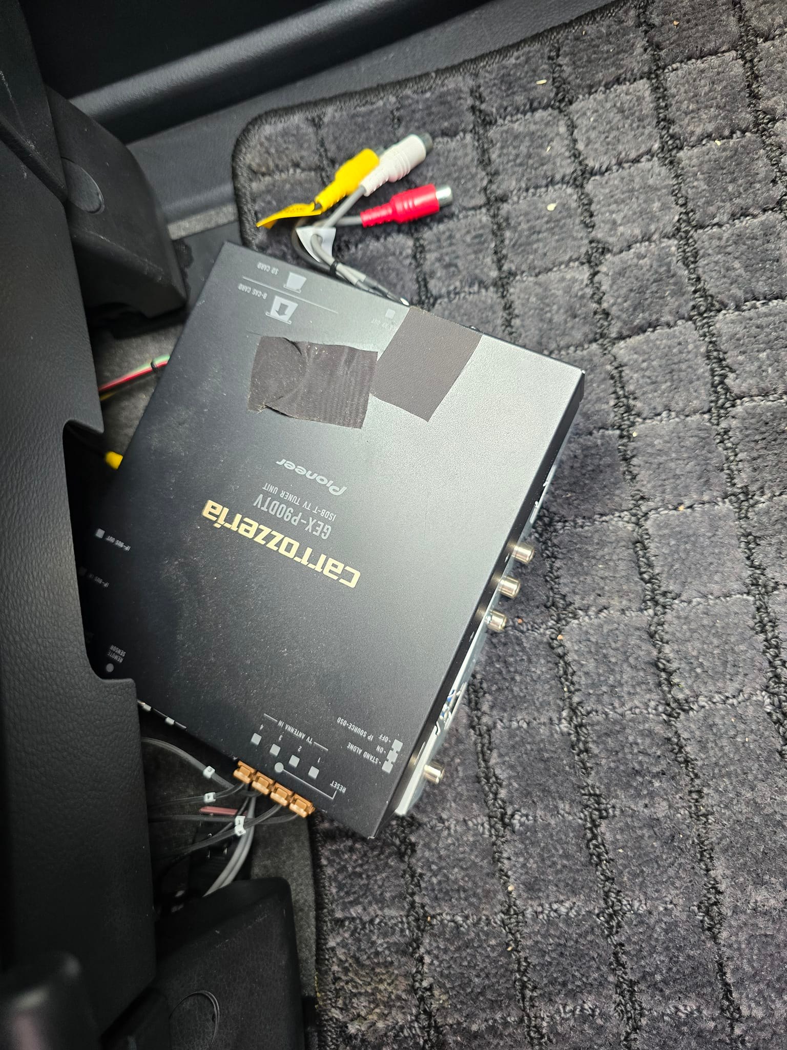 What version is my 2004 Ellie and does Pioneer AVIC-ZH900MD have