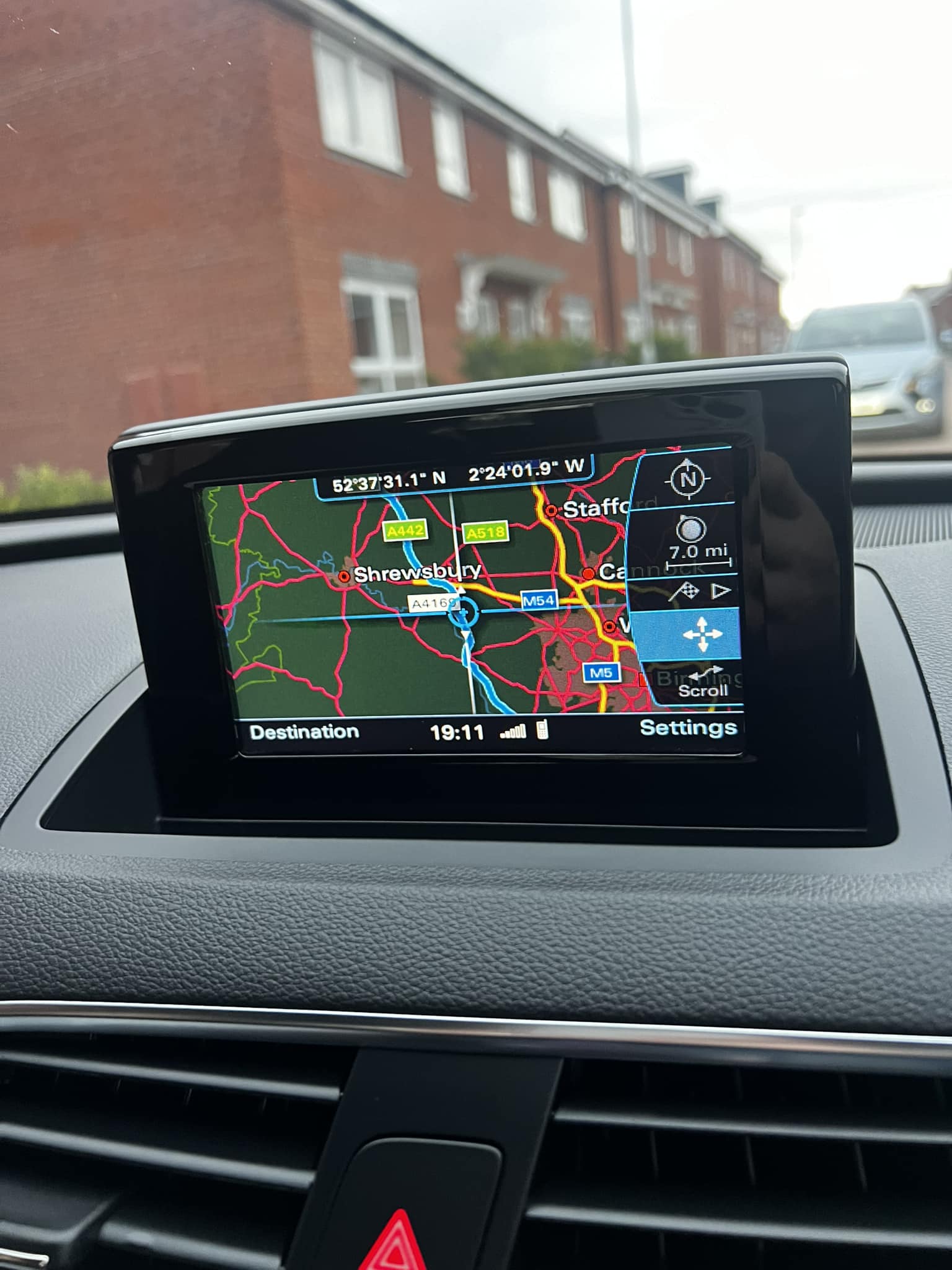 AUDI Q3 EXPERIENCES | Just picked up a 2016 q3 and the sat nav is stuck ...