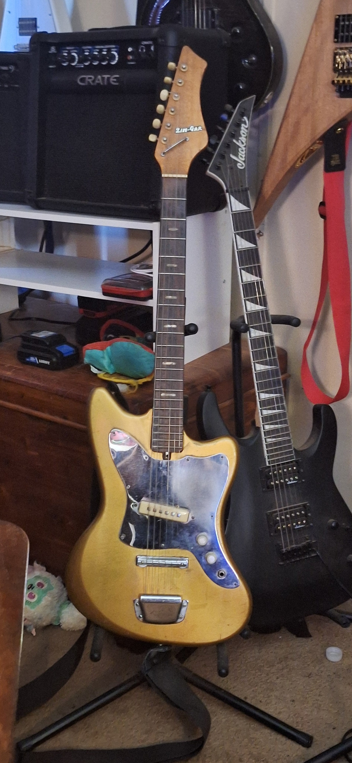 Is this white Zim-Gar guitar possibly gold?