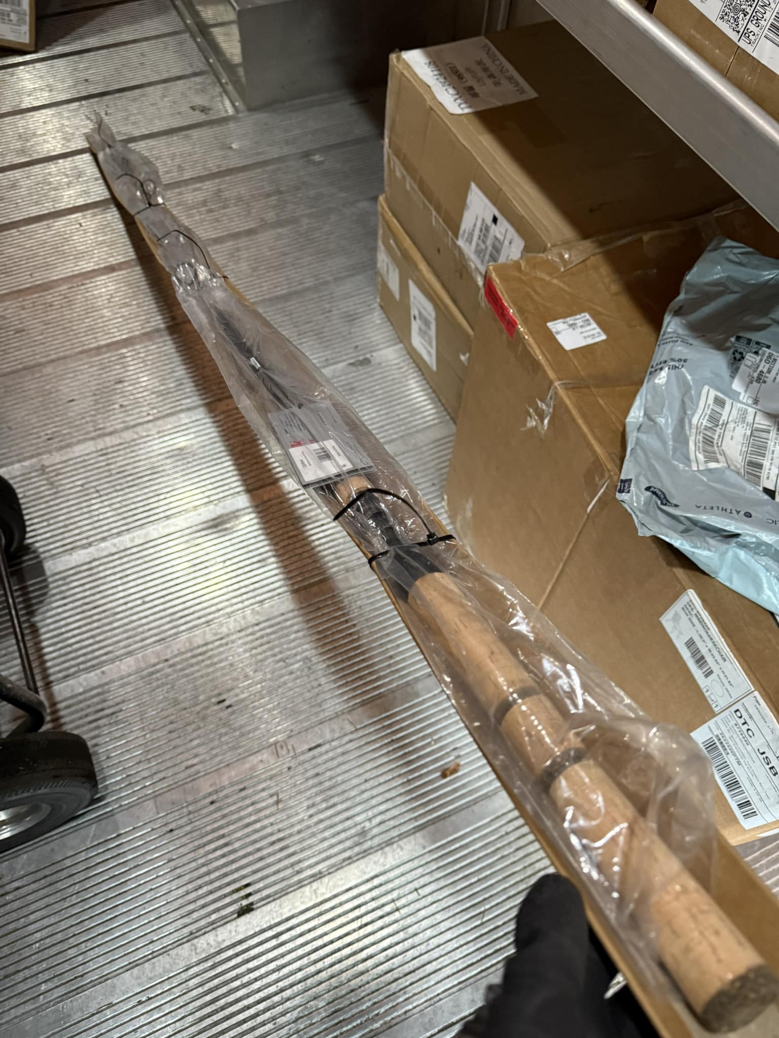 boxes to ship fishing rods Yakima 8004088 TopWater Rooftop Rod Box The space below your rods can fit low UPS driver shocked by custom