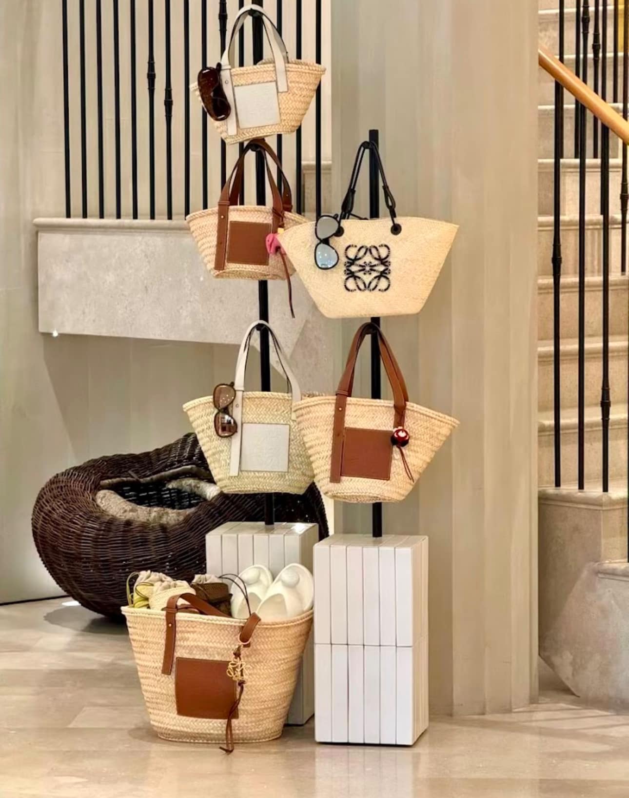 大人気] ロエベ LOEWE ハンドバッグ 総柄 アナグラム ポーチ