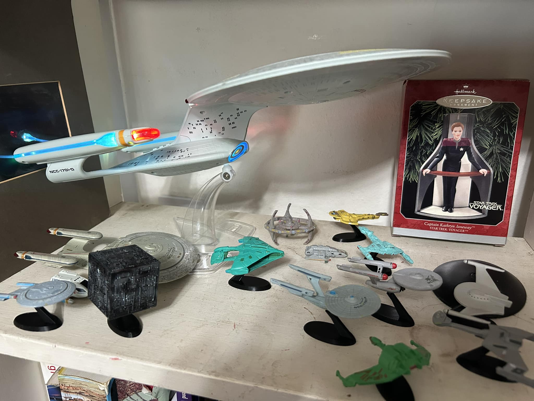 Displaying Micro Machines Star Trek ship set