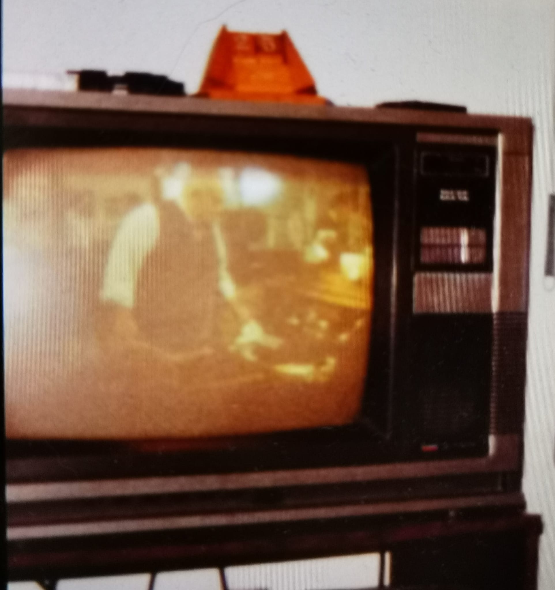 What is my 1977 Hitachi black and white TV model?