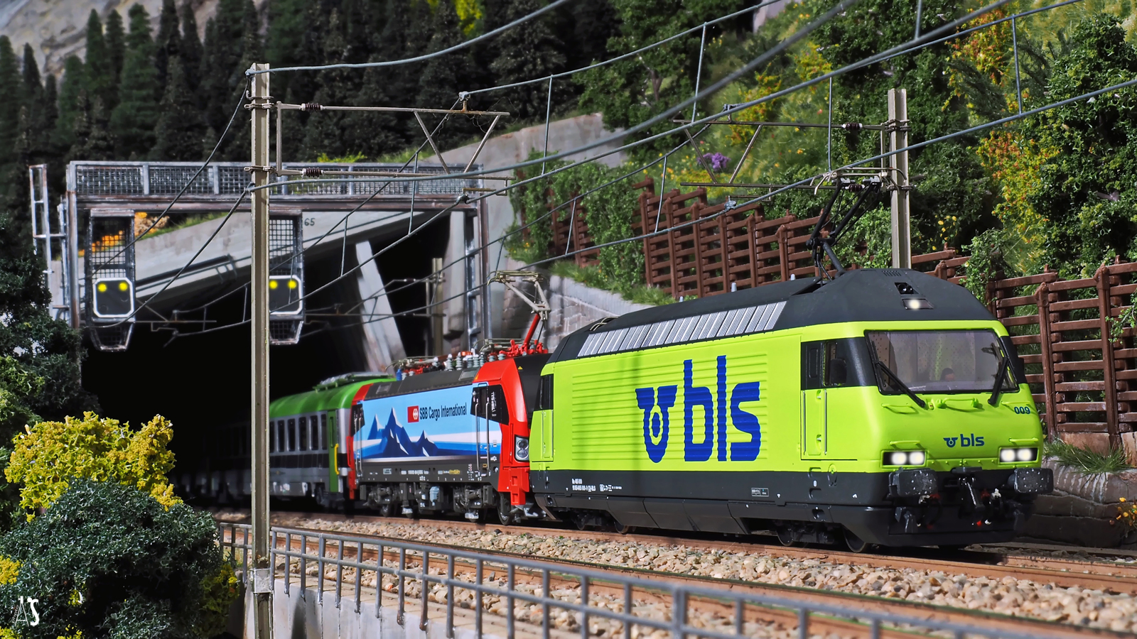 Bern-Lötschberg-Simplon Locomotives: History and Specifications