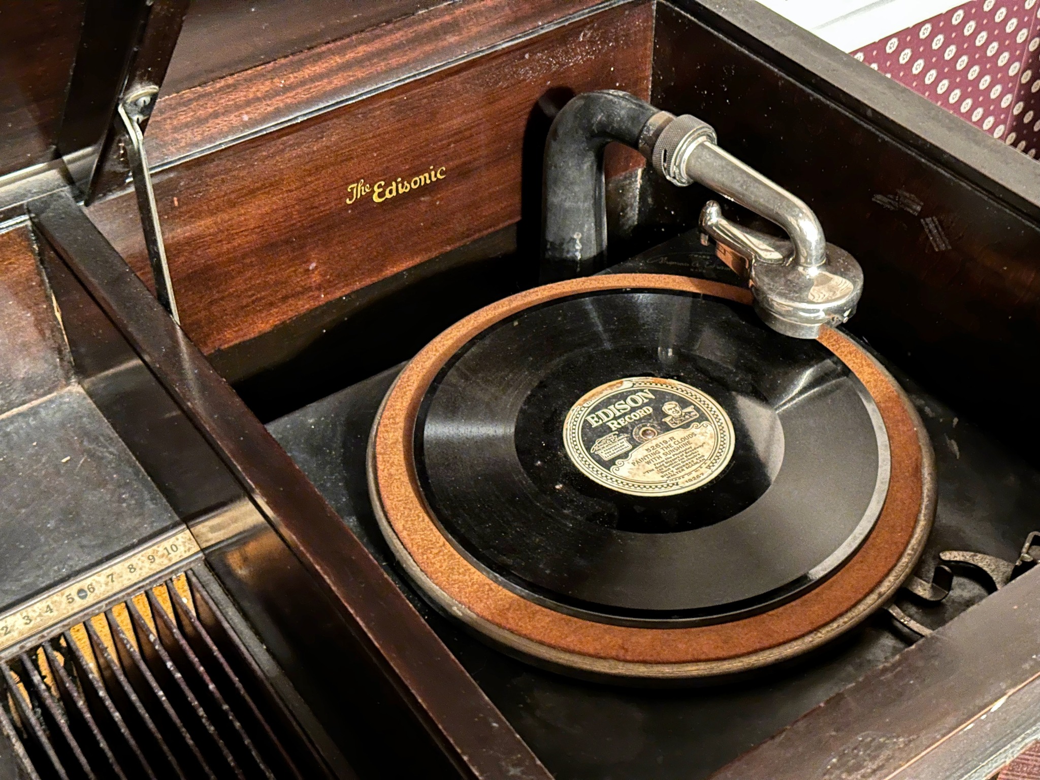 What are the differences between types of diamond disc records?