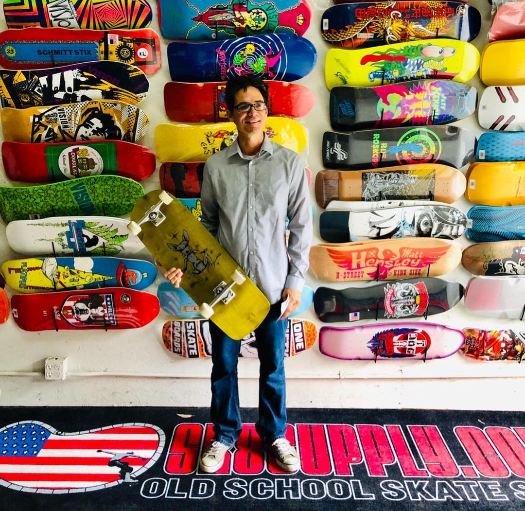 🚨Rugs Are Back🚨 Classic Santa Cruz Skateboards logos on round or