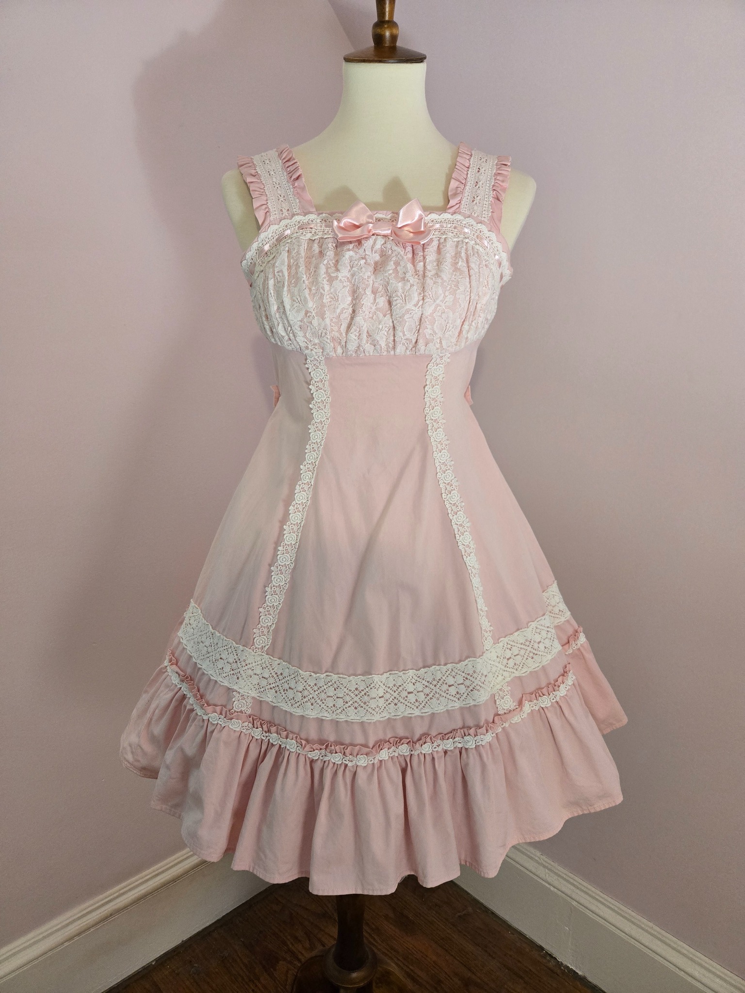 Very confused about this dress since I find several ones on 