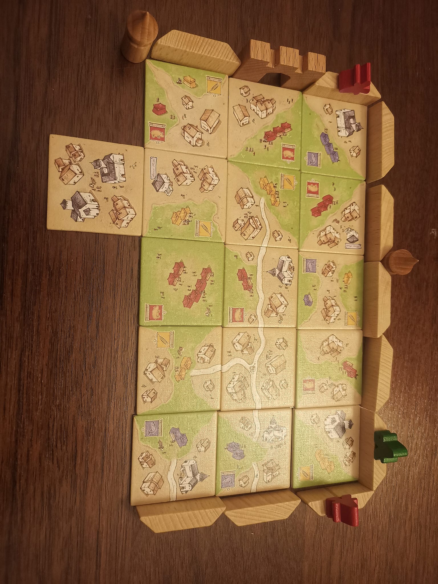 Can a meeple be placed on a garden in Carcassonne and how does it score