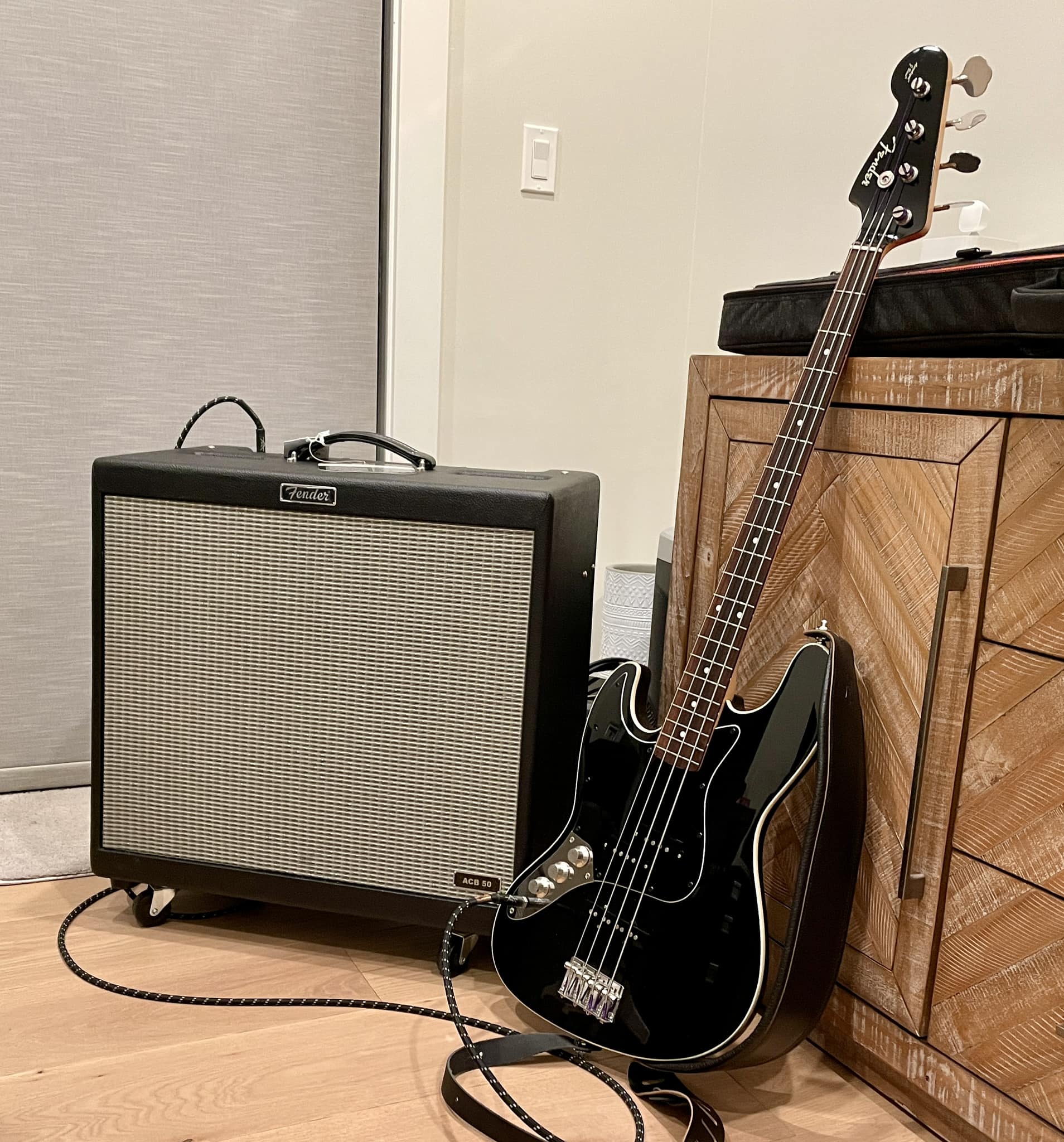 Here's my lefty Japanese Vestax D'Angelico NY-2 circa 2002.