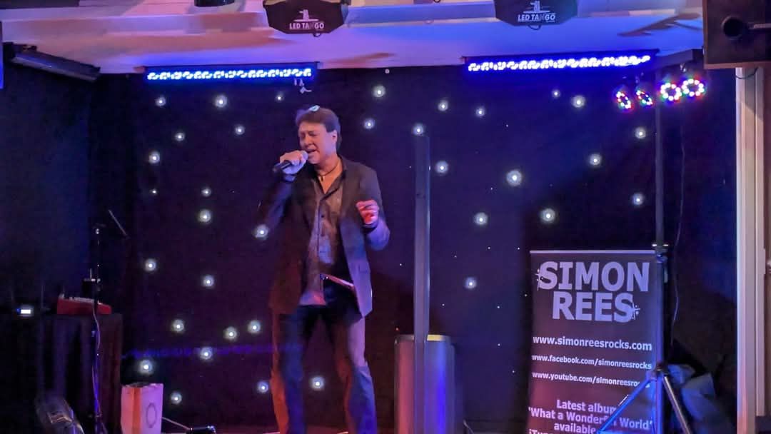 Simon Rees - Singer & Entertainer