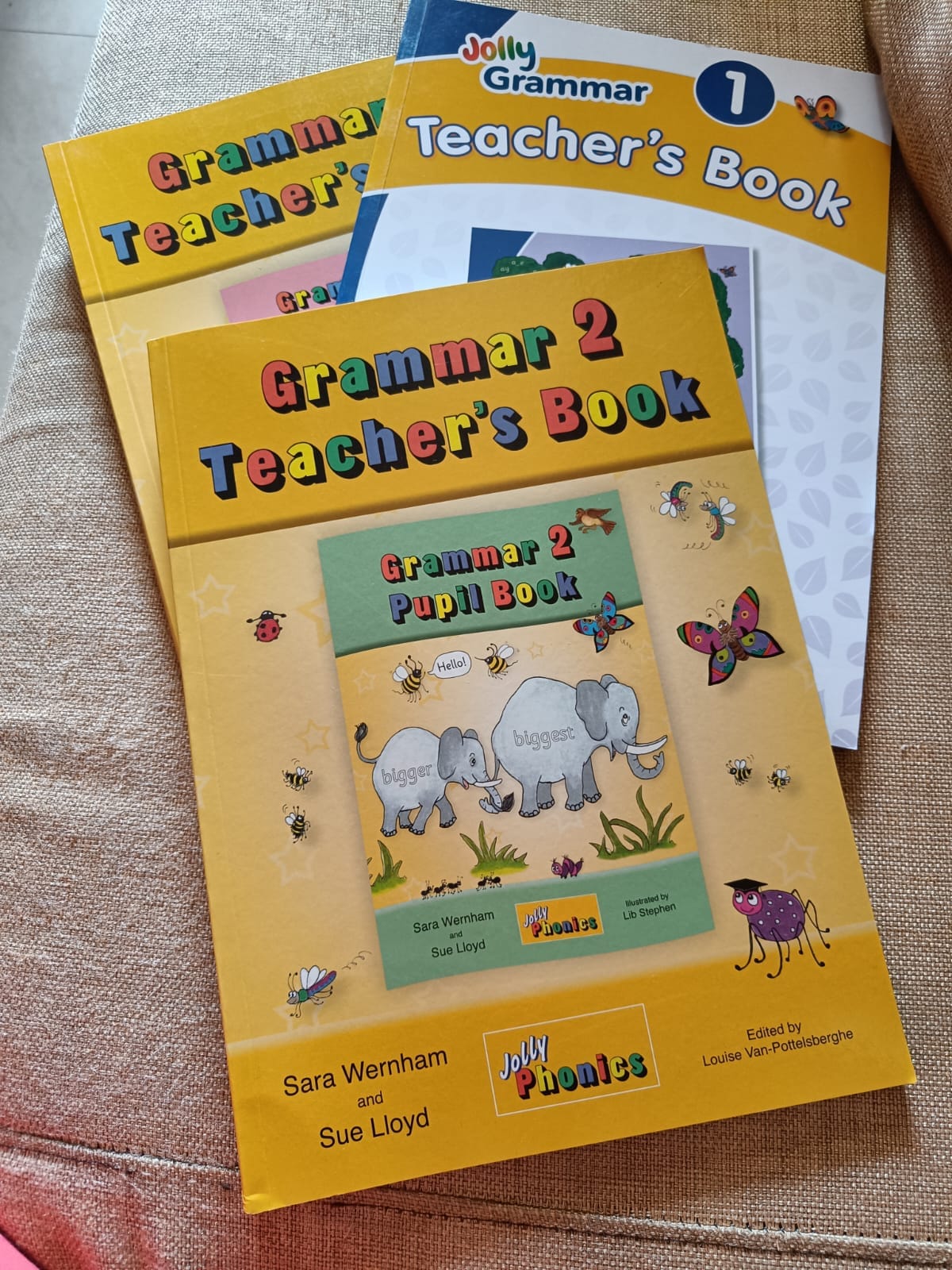 HELLO 😊 Prices are as follows: Jolly phonics : Teachers book