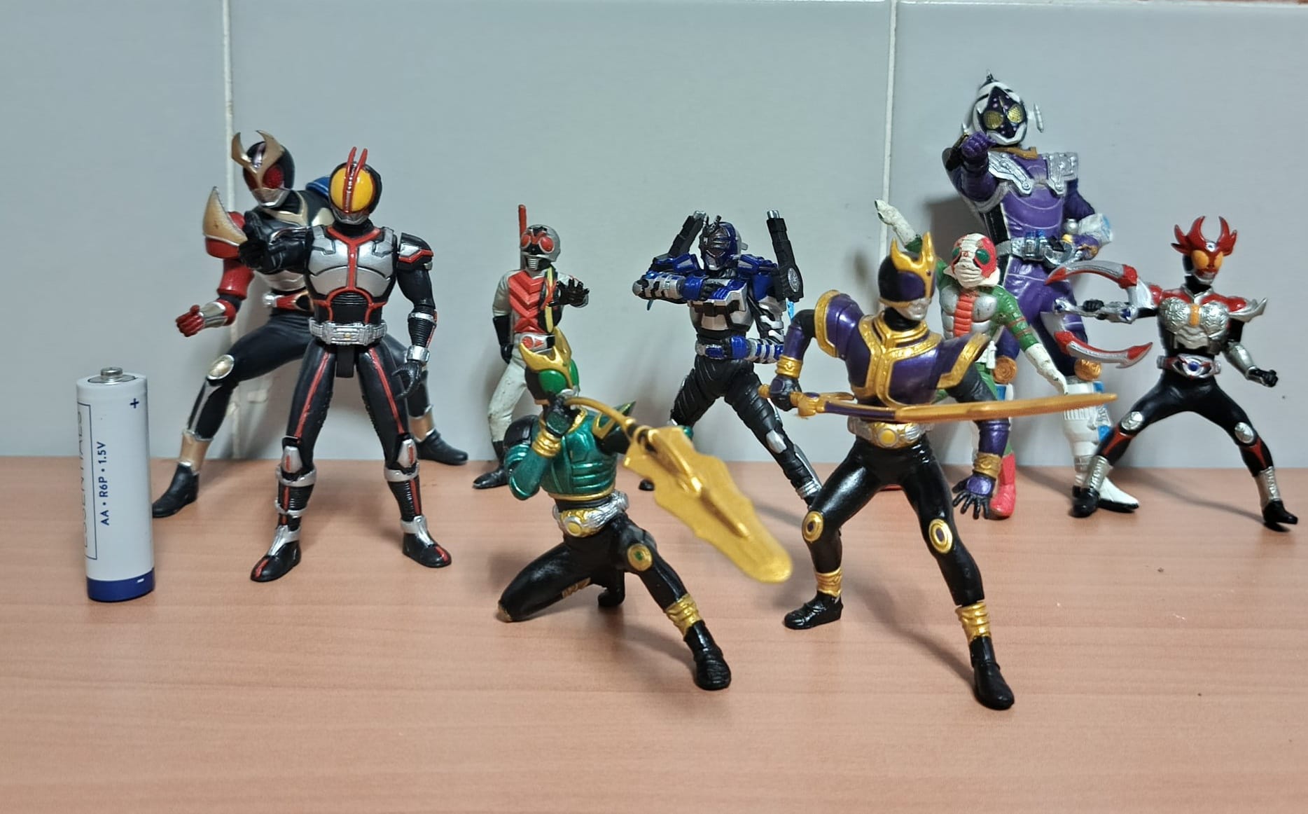 Kamen rider figures 9pcs $25 Wa 8890143