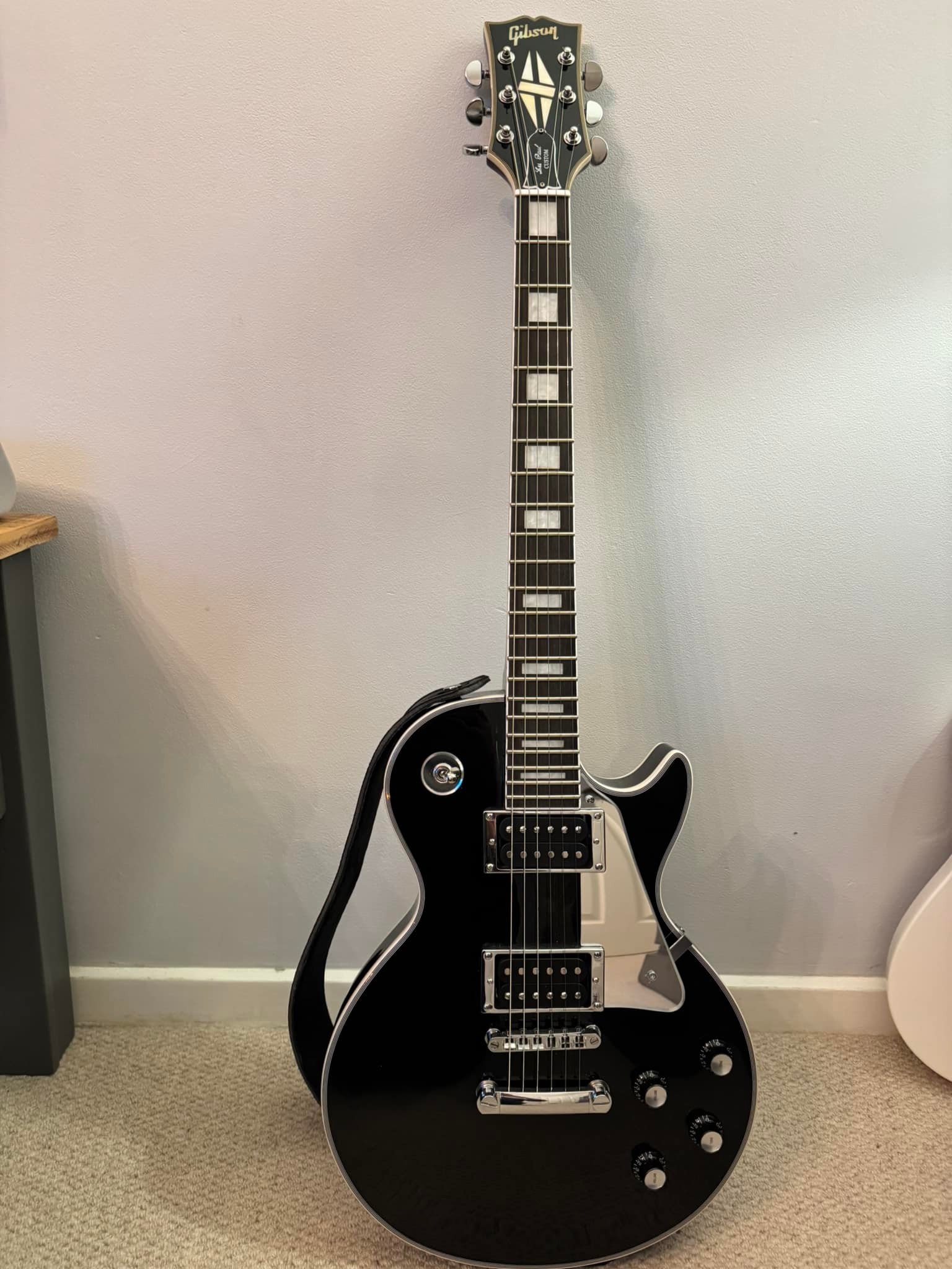 Here is my John Sykes RIP Les Paul Custom had the mirrored plate 