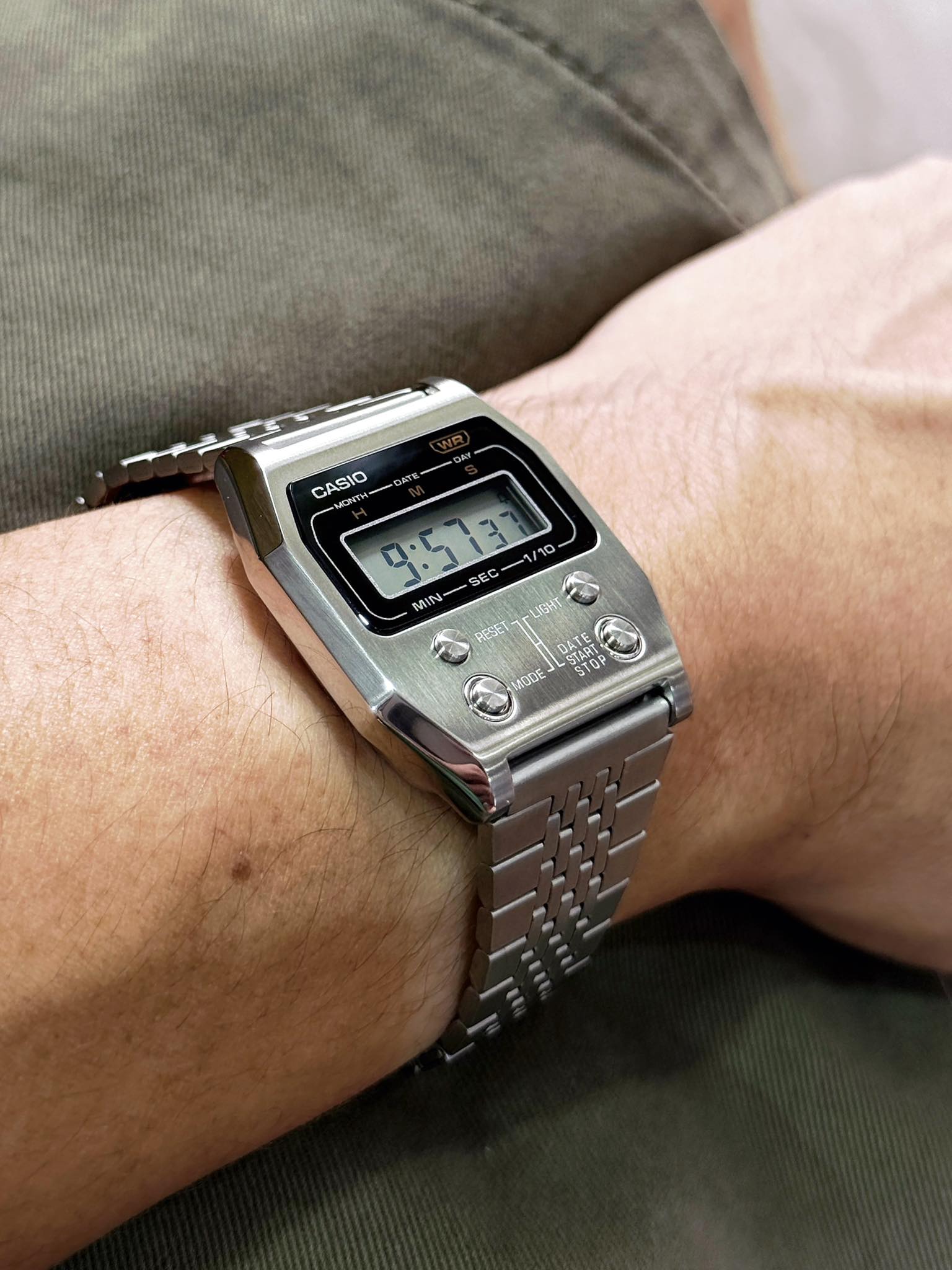 Morning breakfast with A1100D-1 CASIO く 9:5737 10 DATE SEC MIN