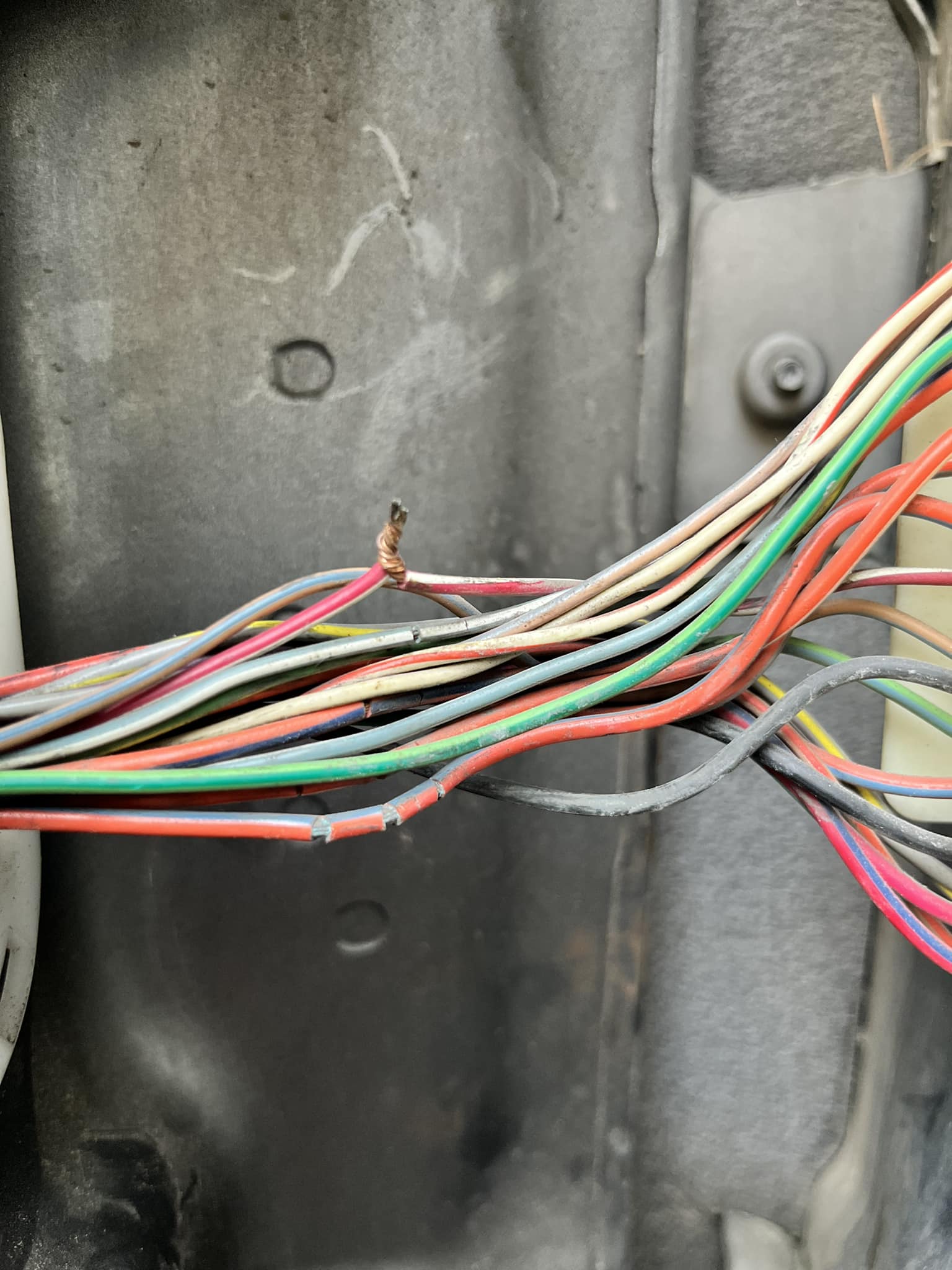 How to fix windows and cigarette lighter in 2006 Jeep Commander?