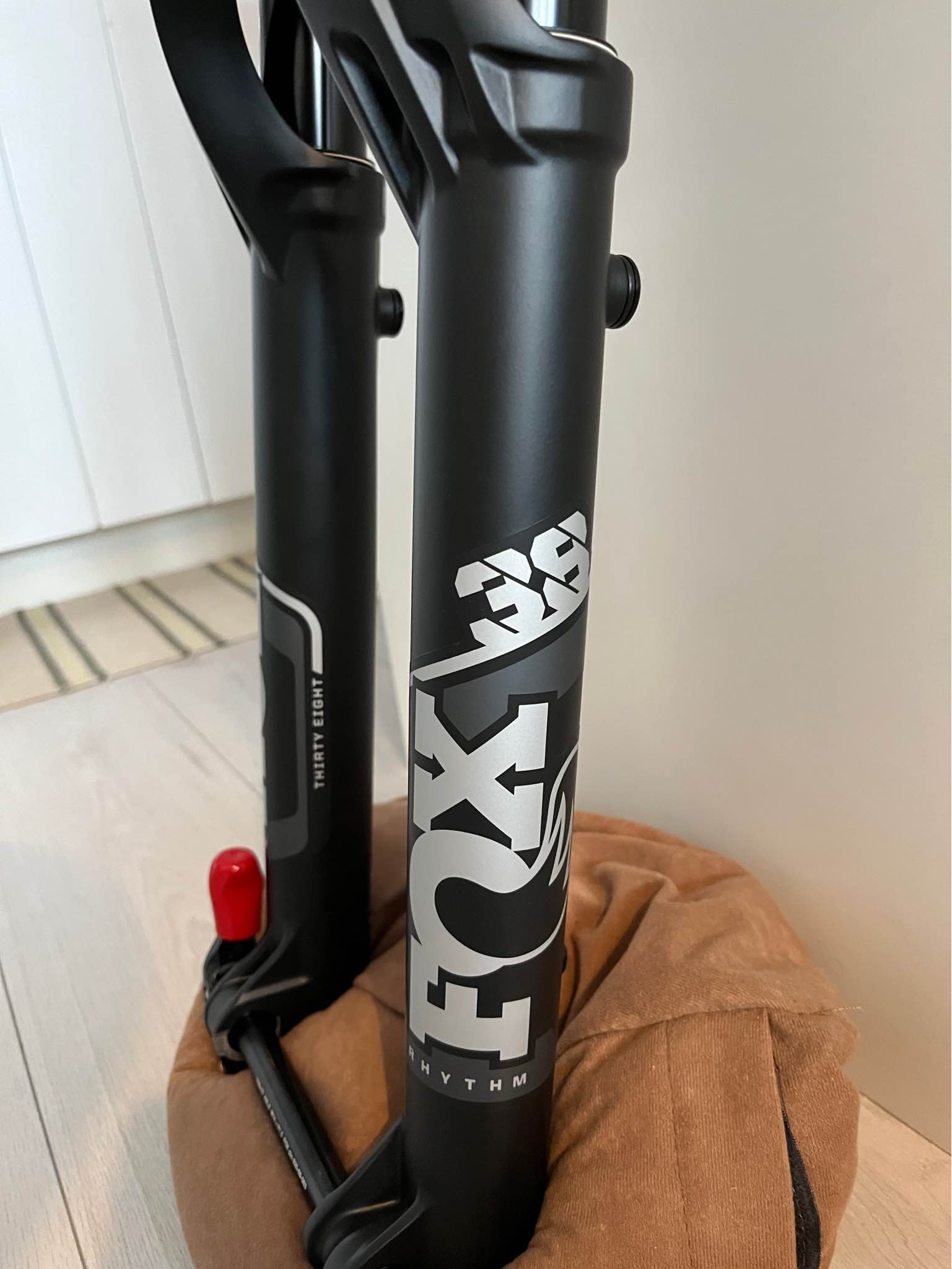 FOX 38 RHYTHM 180mm 29. Nova v zaruke. 2023 RHYTHM 38 FLOAT 29 180 