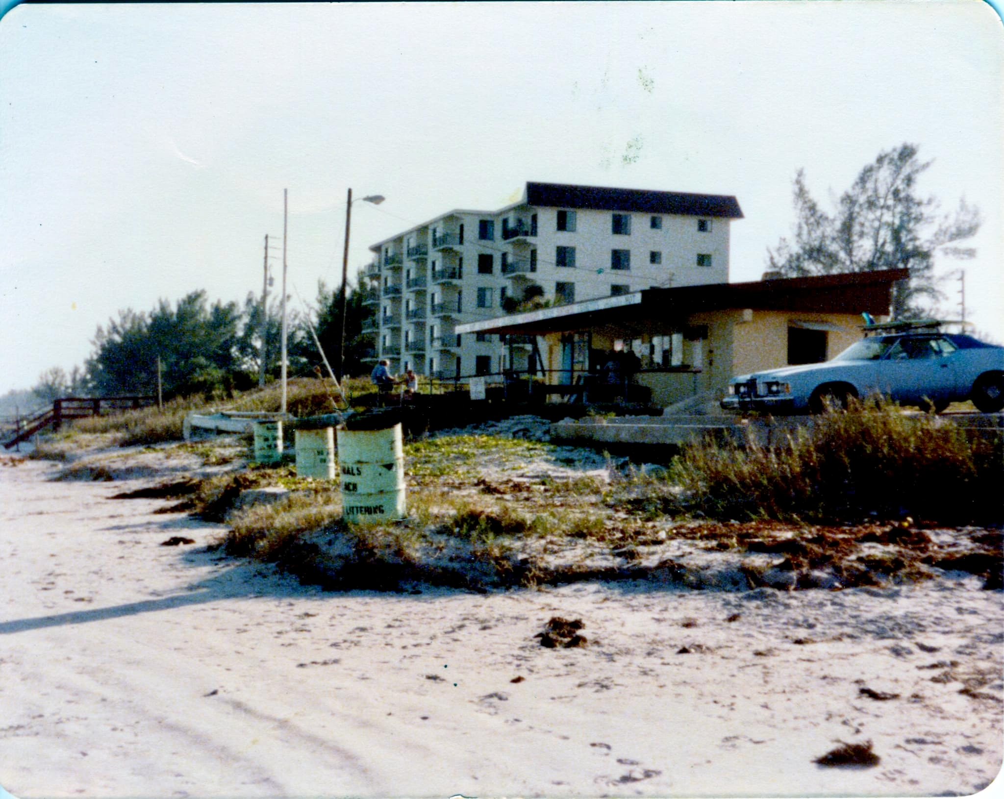 Does anyone have photos of The Islander Hut in Cocoa Beach in the 