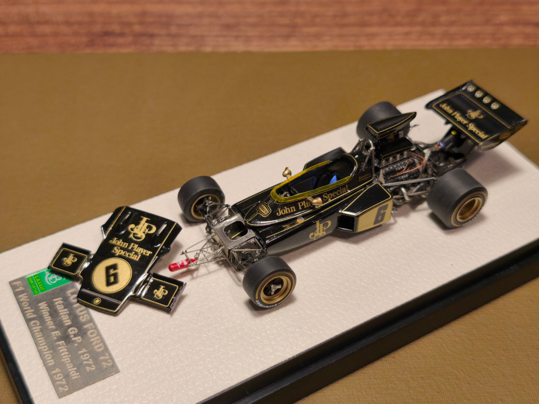 LOTUS 72D N.5 JPS &ndash; Modello F1 1:18 &ndash; E.Fittipaldi Gran Premio Spagna 1972