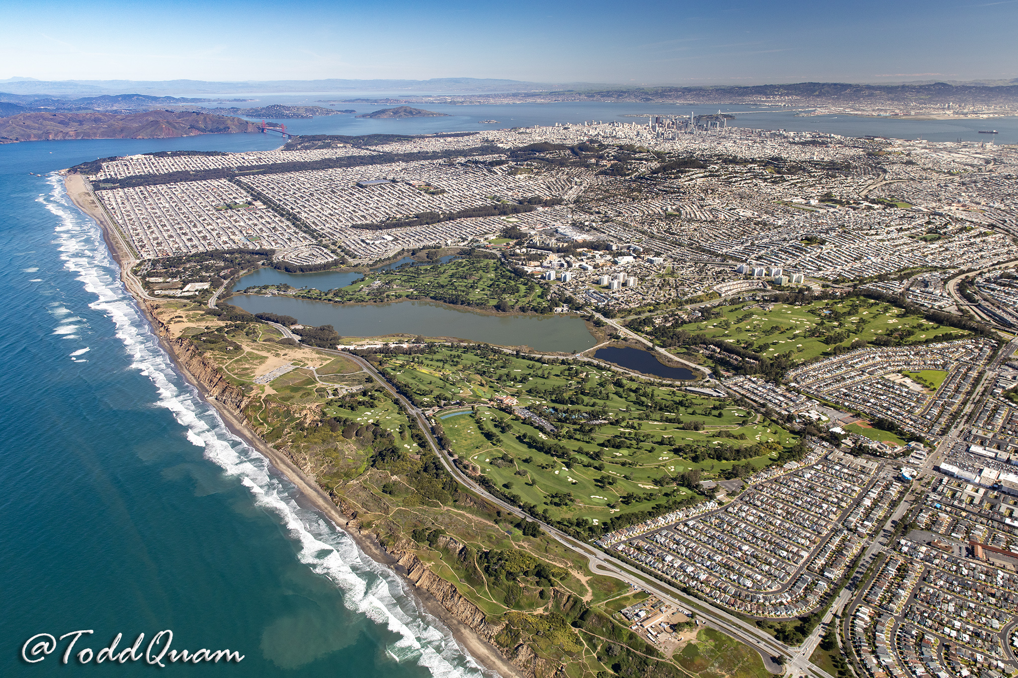 Another glorius day today over San Francisco. Here we see the