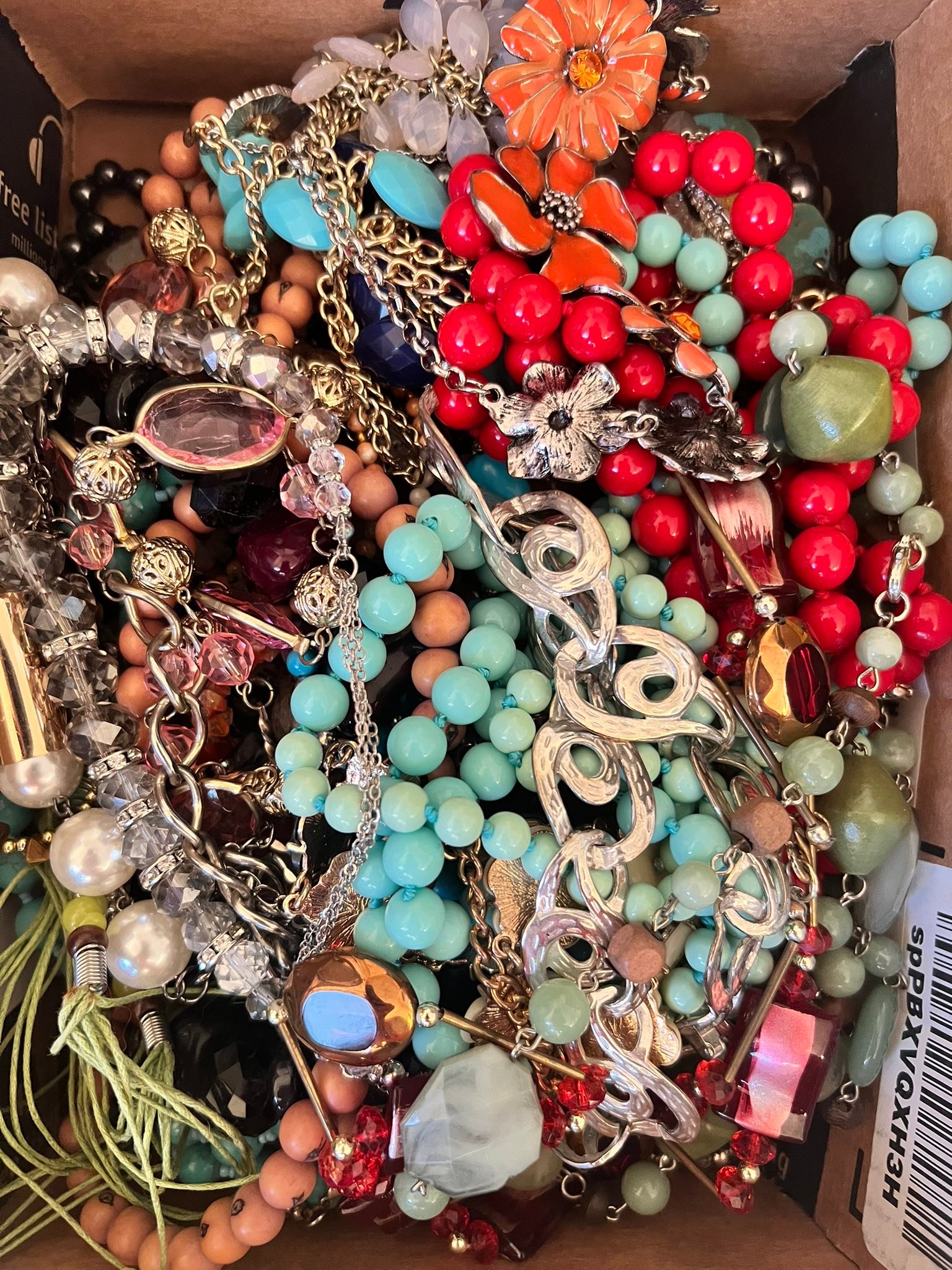 Costume jewelry for sale in bulk display picture 1
