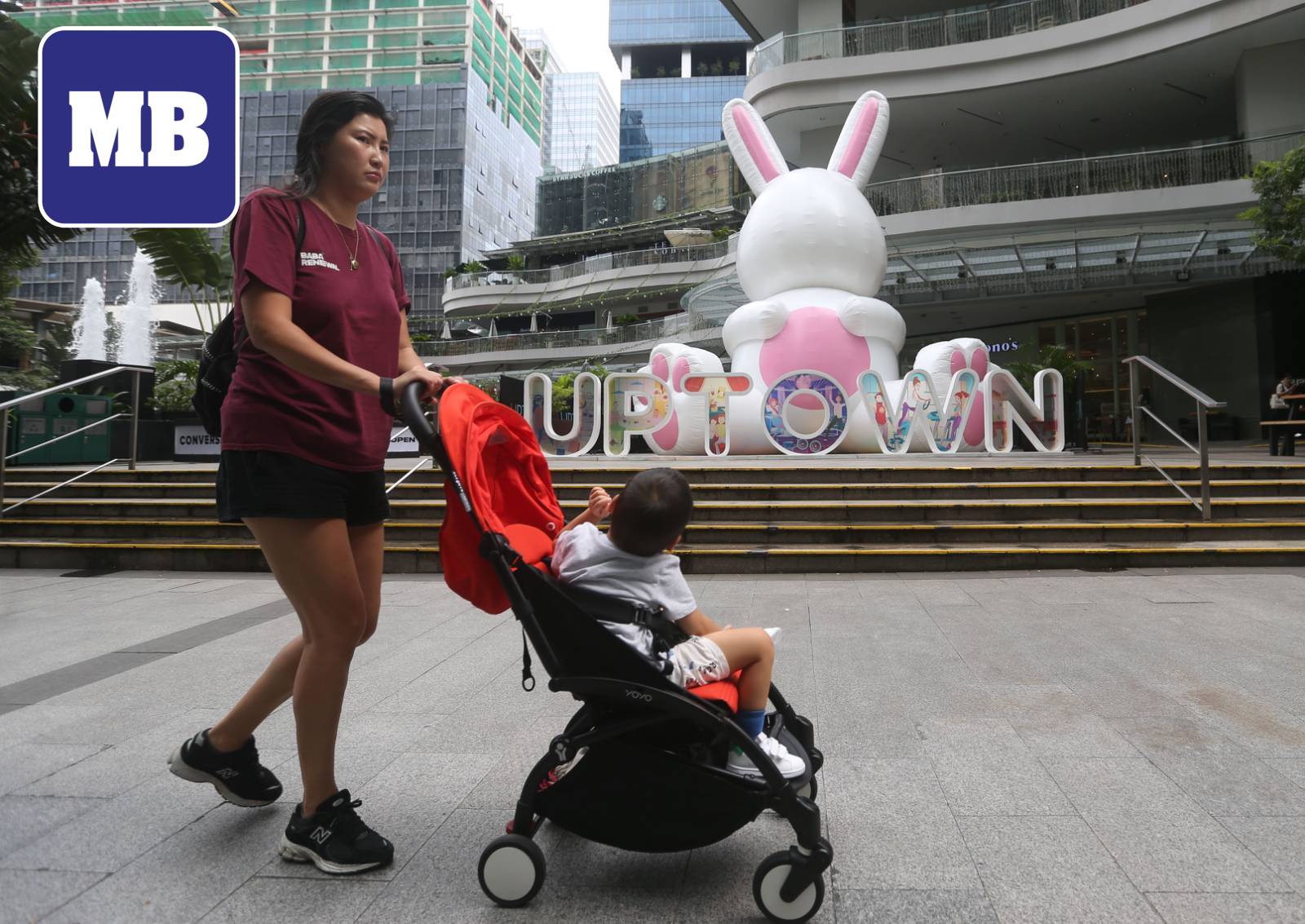 MANILA BULLETIN - A 30 ft. giant bunny is put on display at Uptown ...